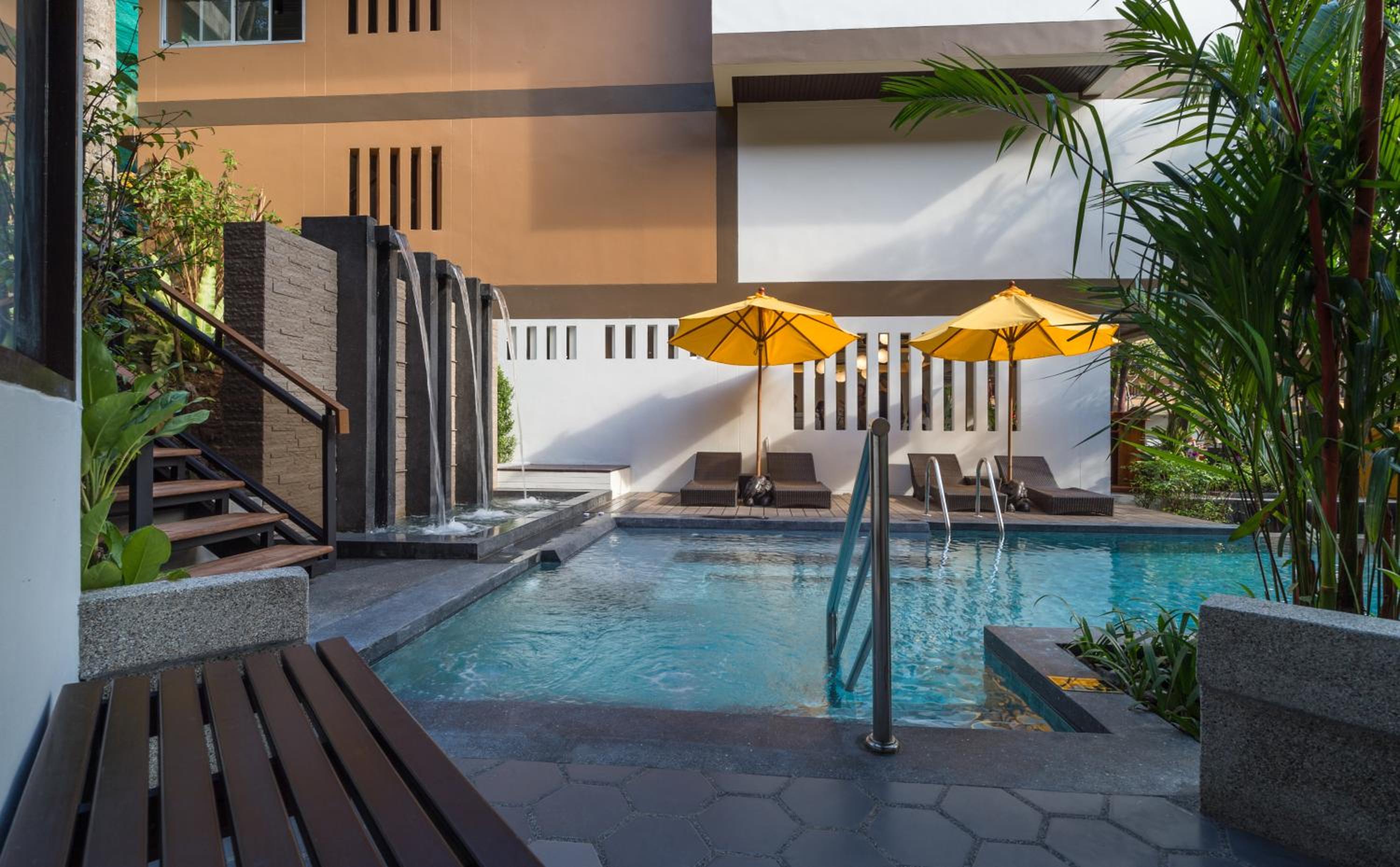 Deluxe Double Room with Pool Access - Photo 2