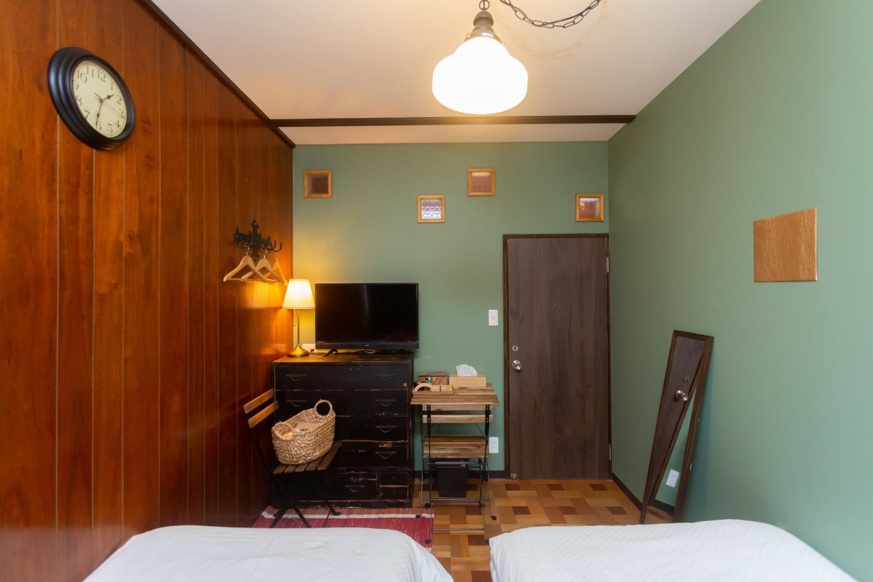 Economy Twin Room - Photo 14