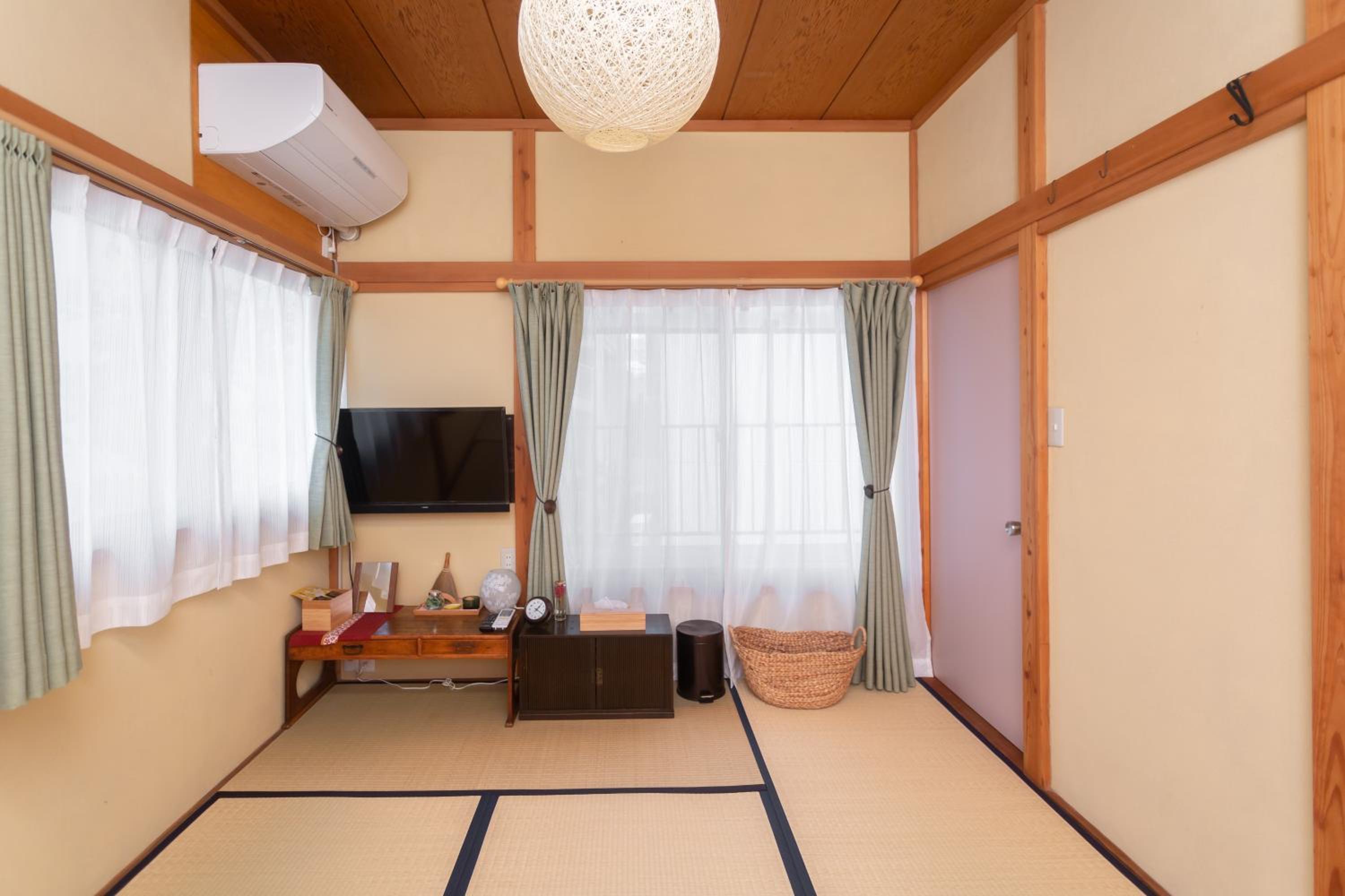 Economy Triple Room - Photo 6