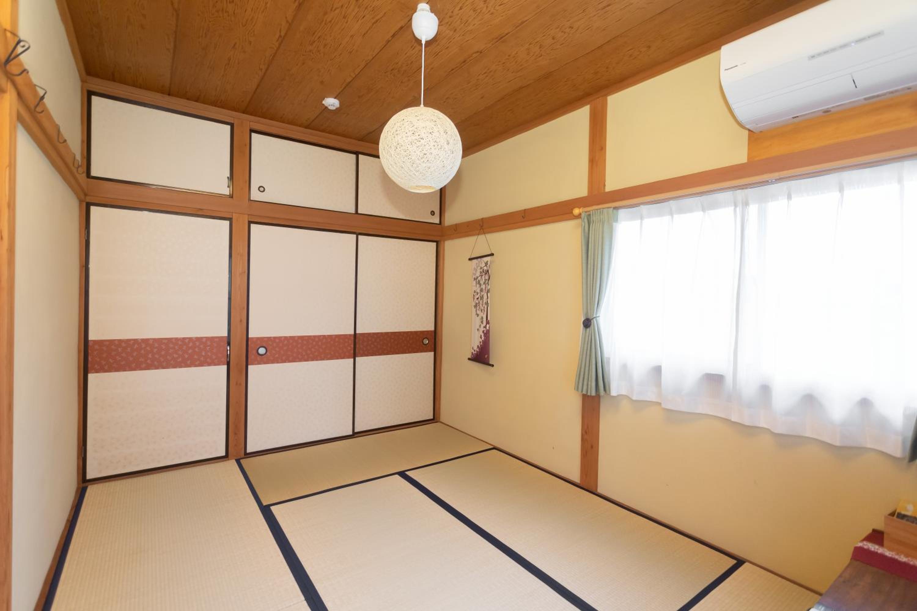 Economy Triple Room - Photo 5