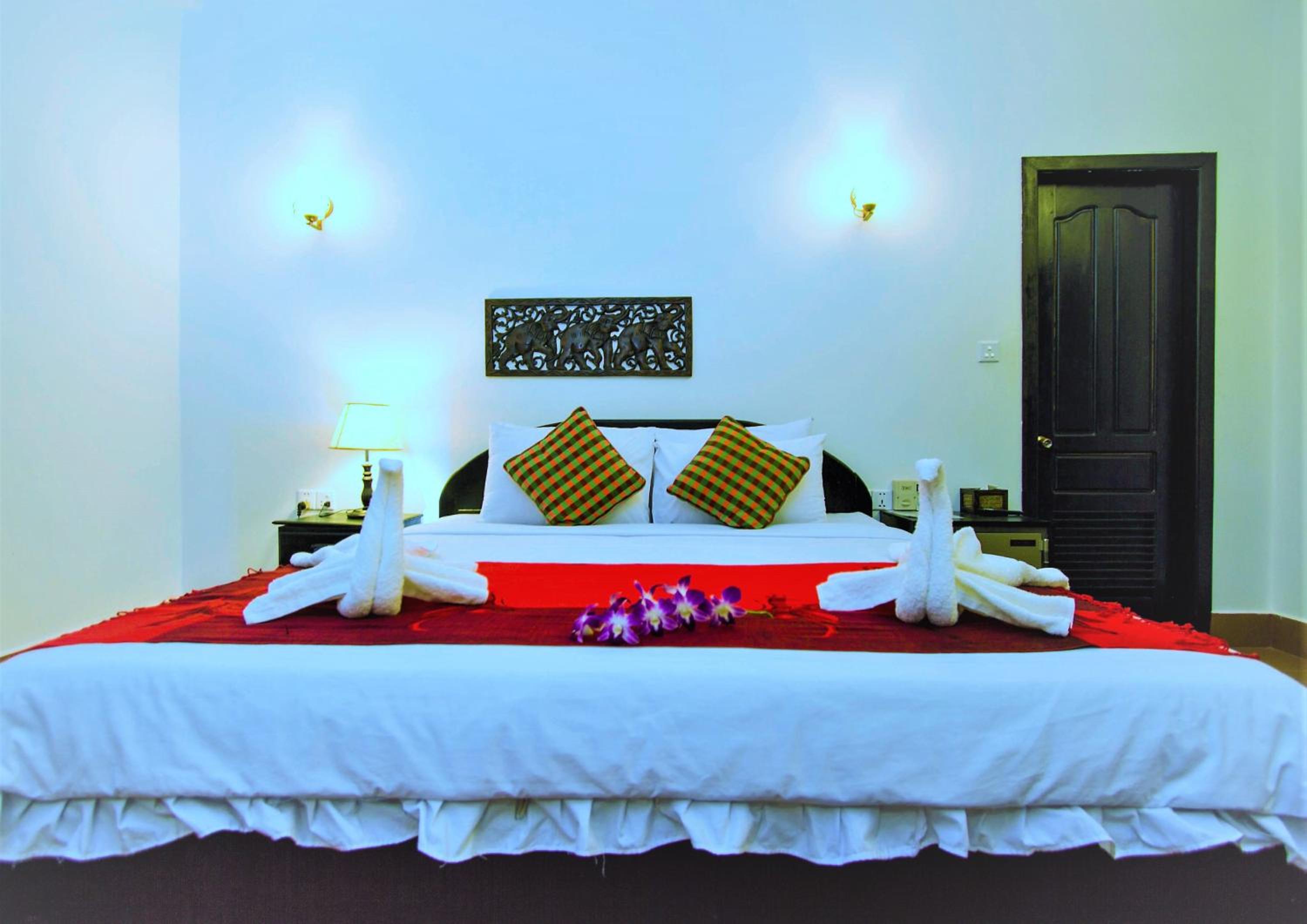 Deluxe Double Room with Balcony Garden View