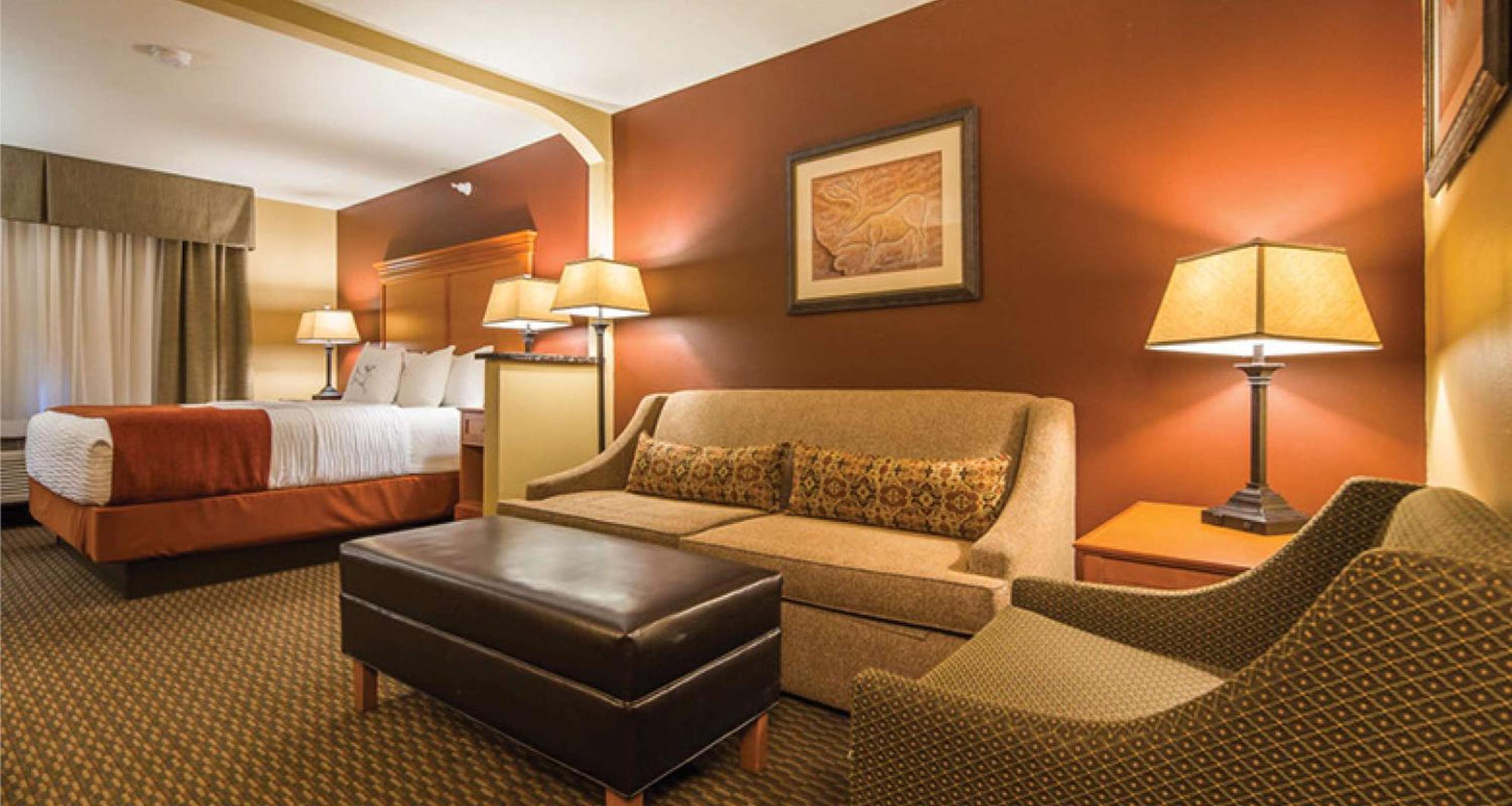 King Suite with Bath Tub and Sofa Bed - Disability/Non-Smoking
