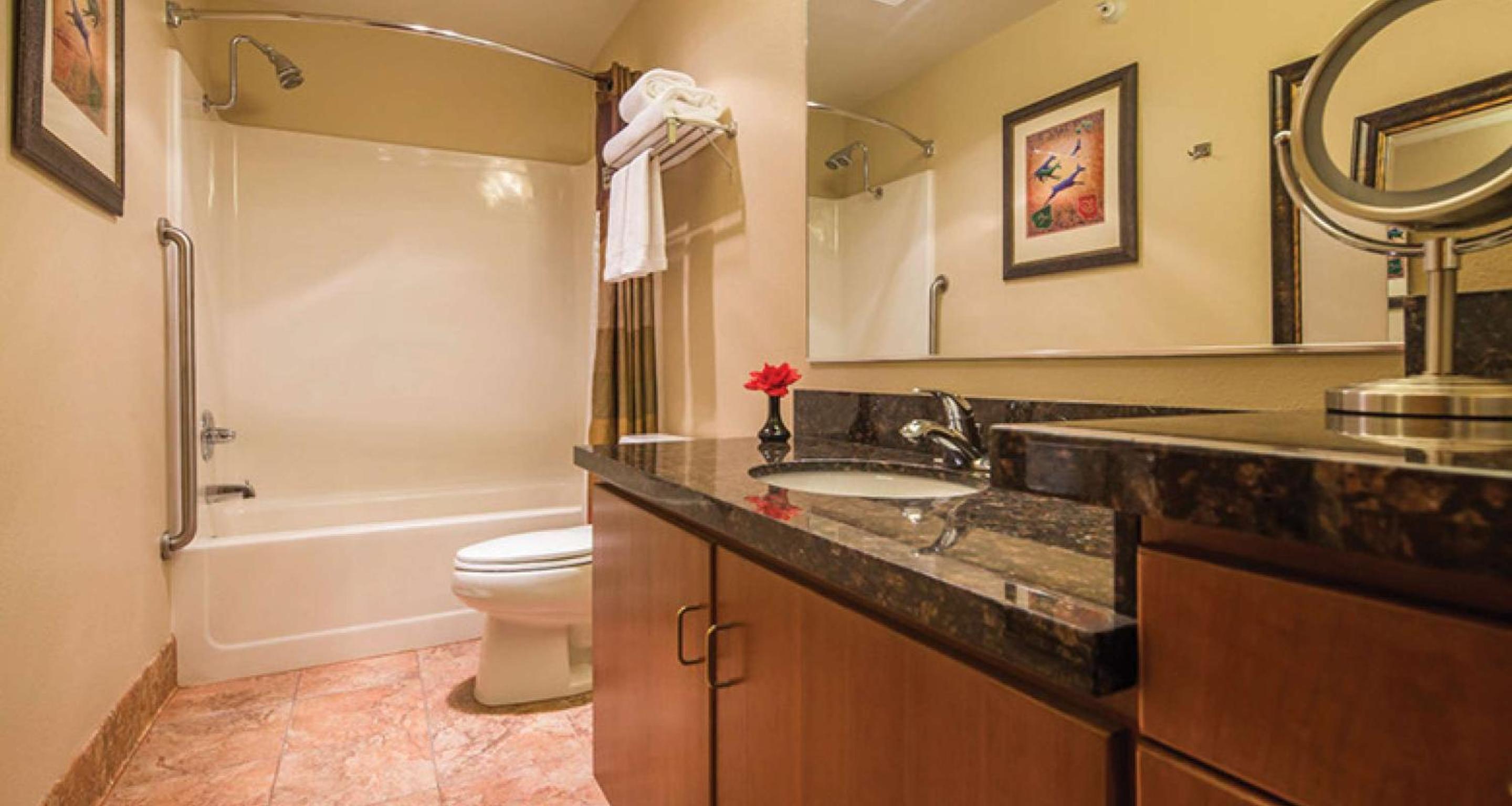 Queen Room with Two Queen Beds and Kitchenette photo 2