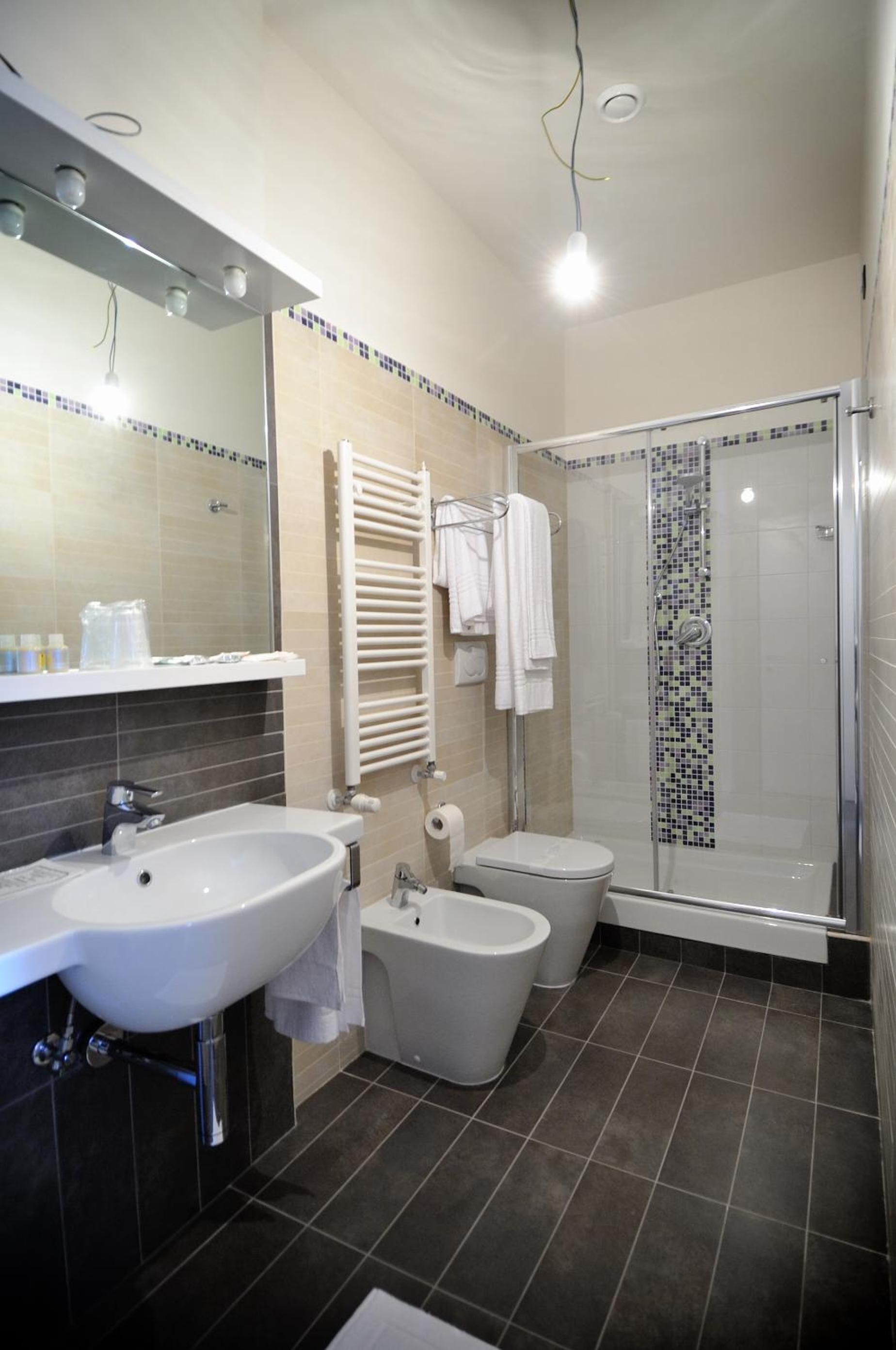 Twin Room - Photo 2