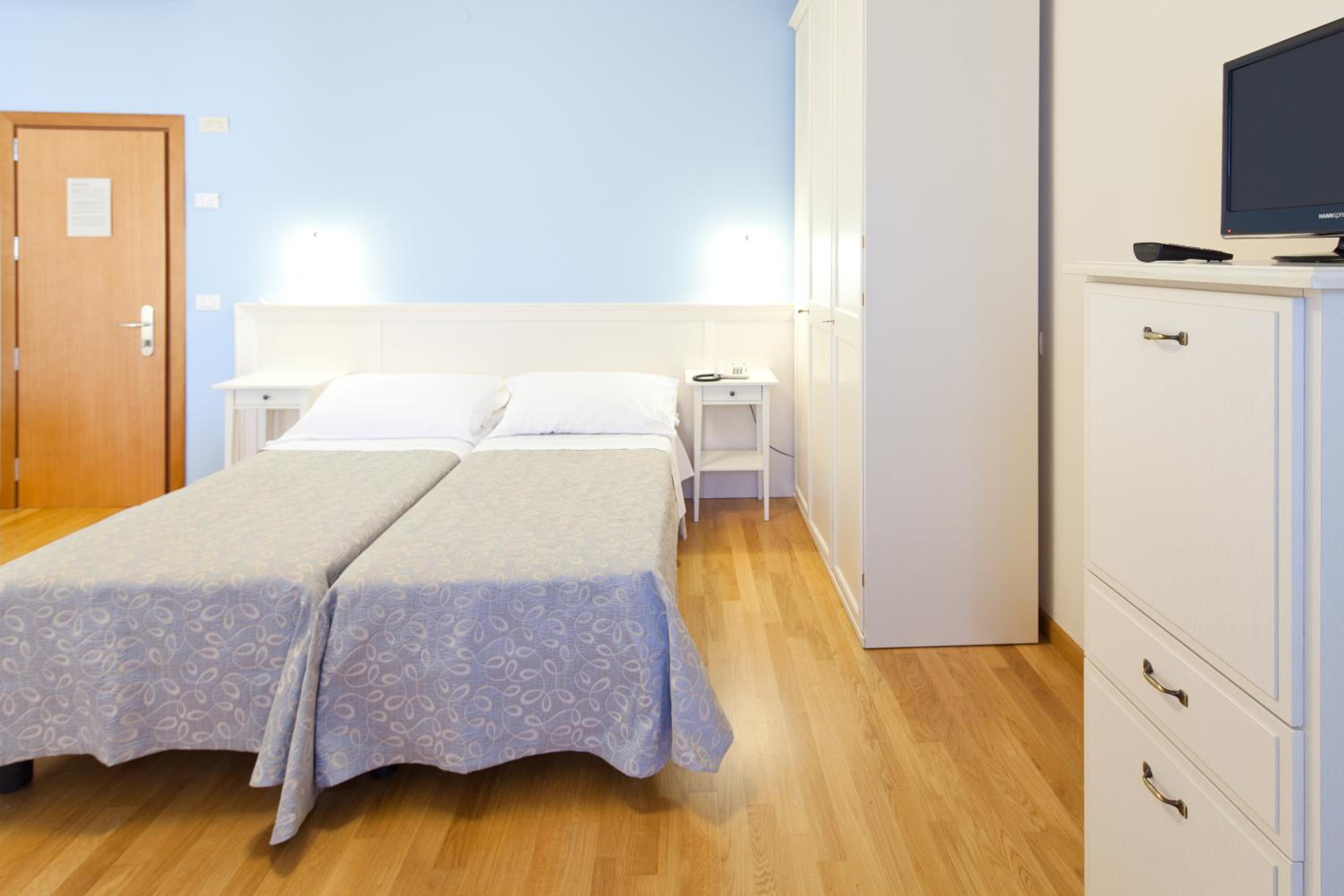 Double or Twin Room - Photo 2