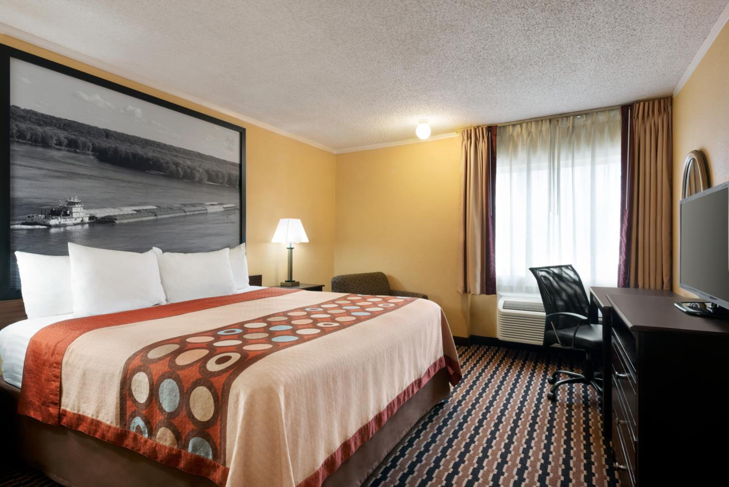 King Room - Non-Smoking - Photo 4