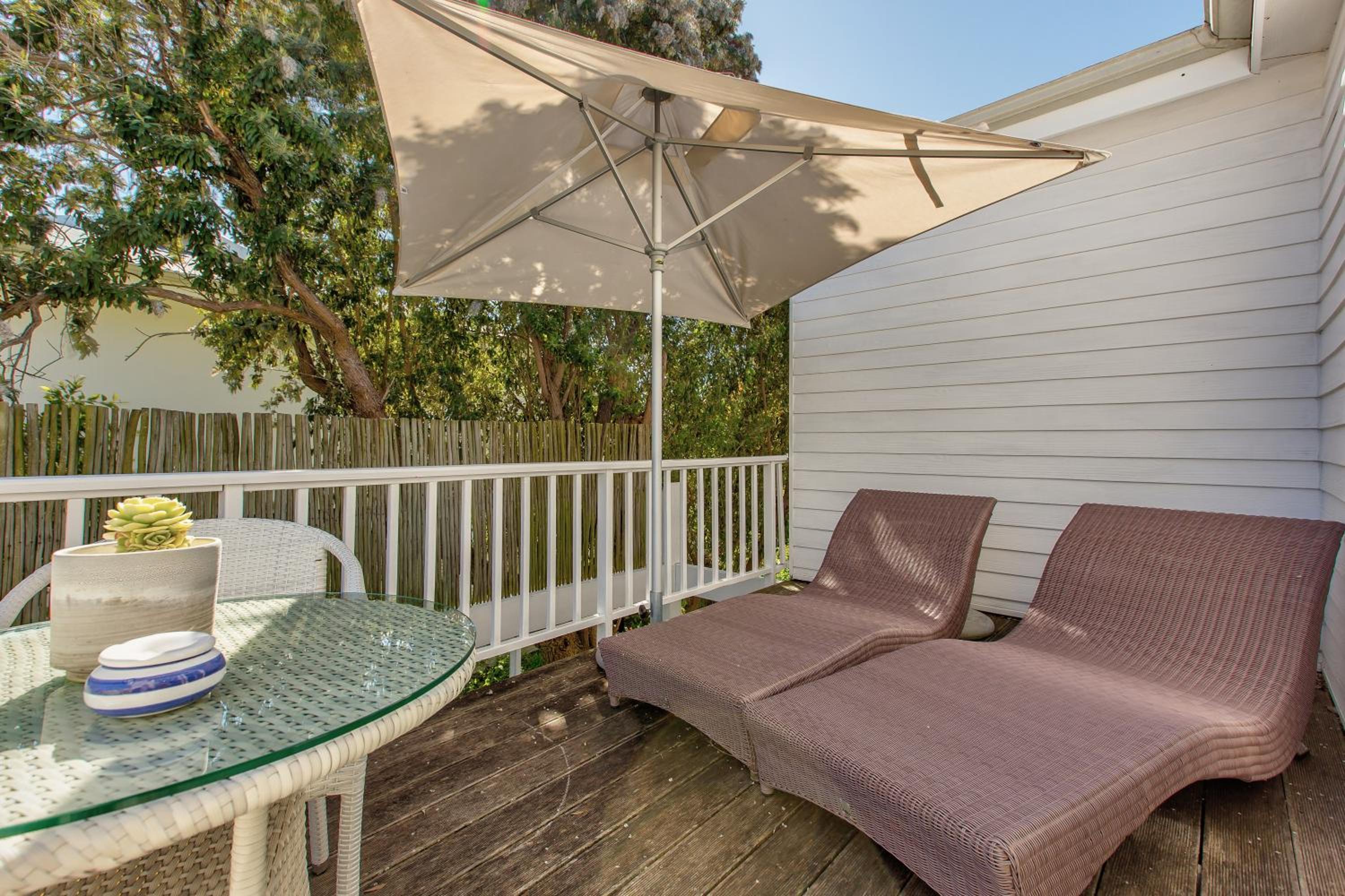 Pansy Shell Suite photo 3