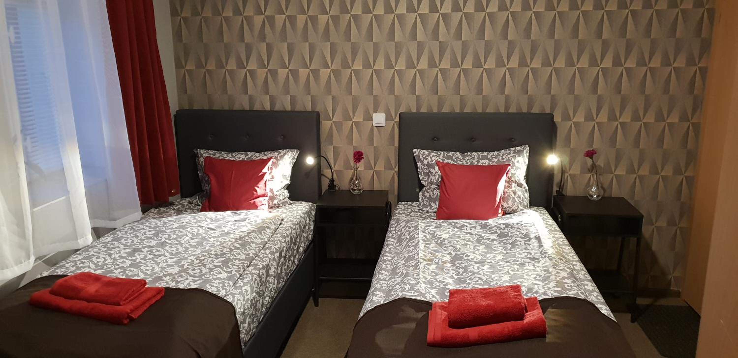 Twin Room with Bathroom photo 1