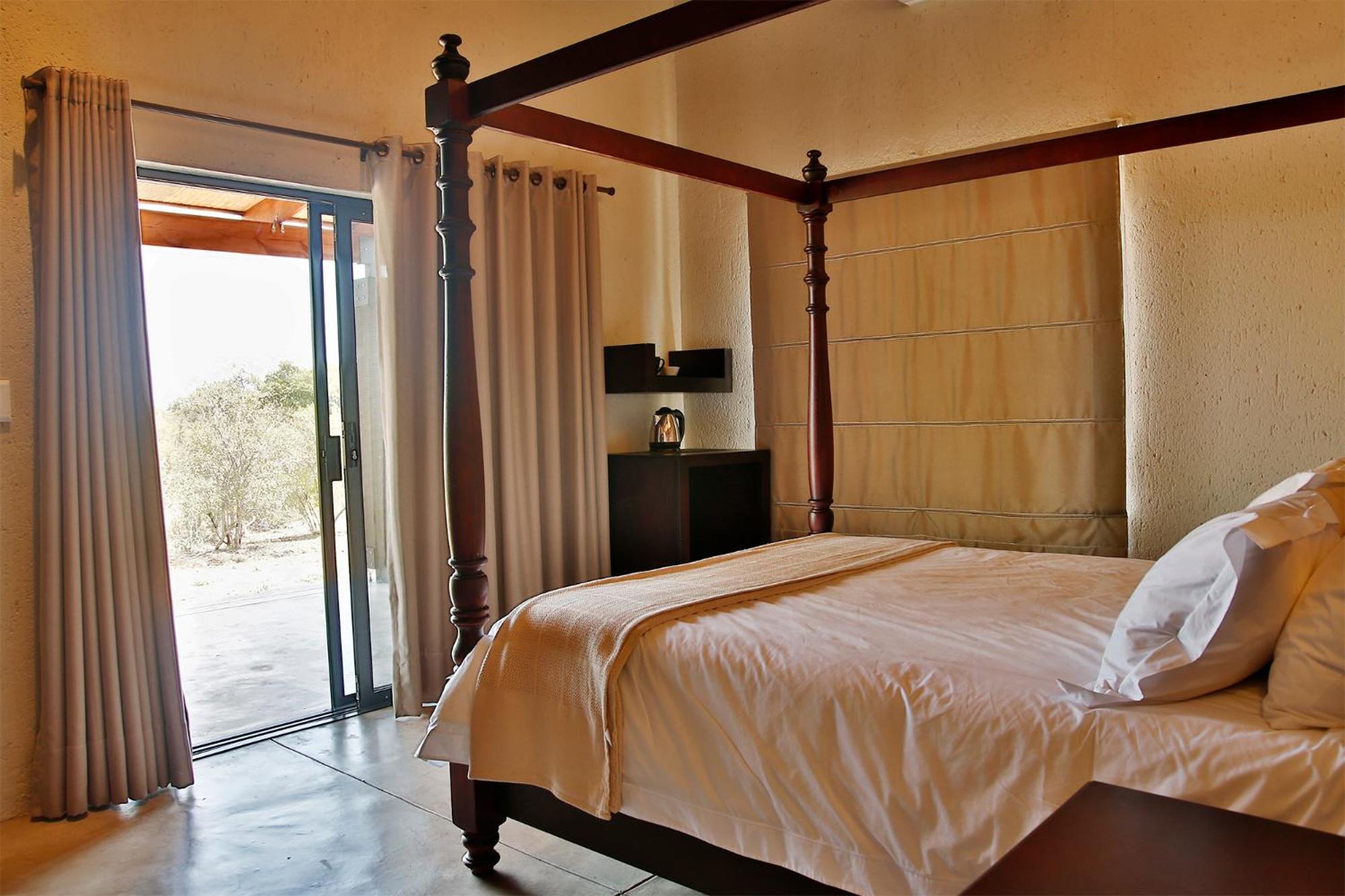 Five-Bedroom House photo 3