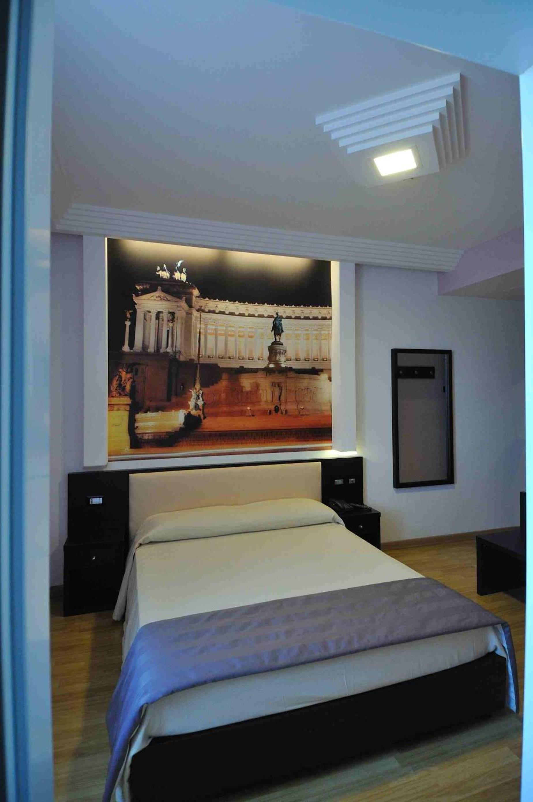 Double Room - Photo 8