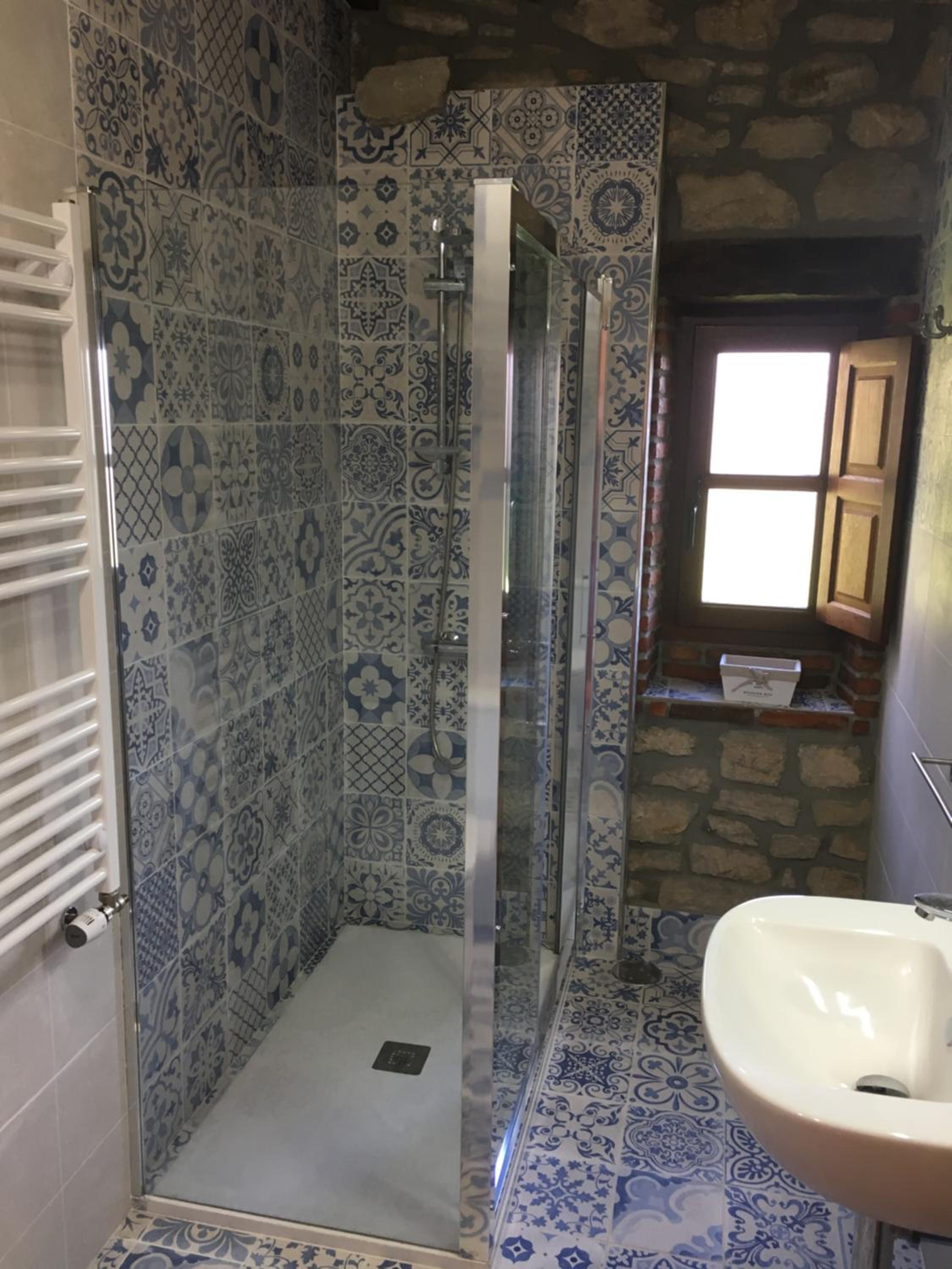 Deluxe Double Room with Shower photo 2