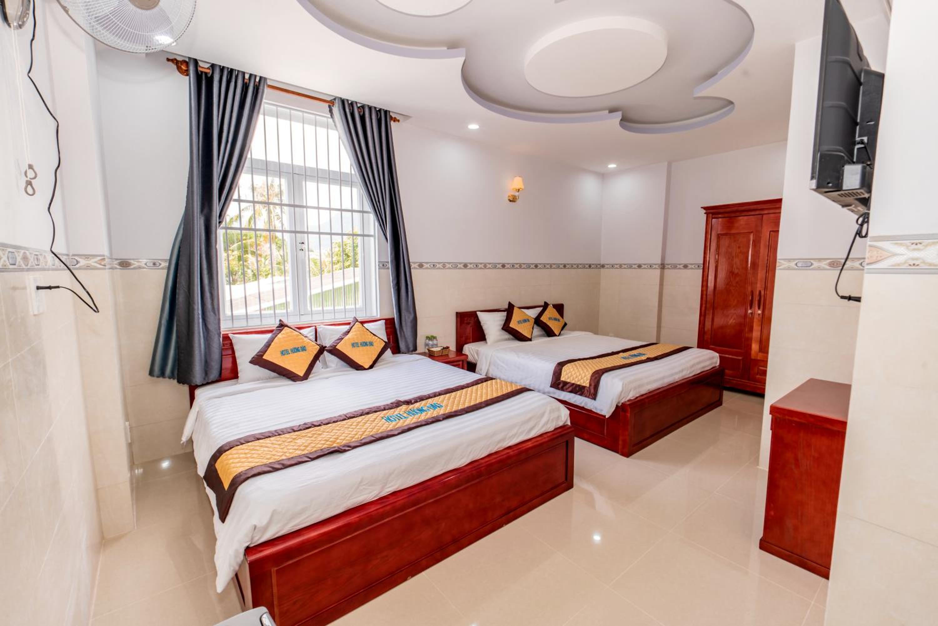 Quadruple Room with Mountain View photo 3
