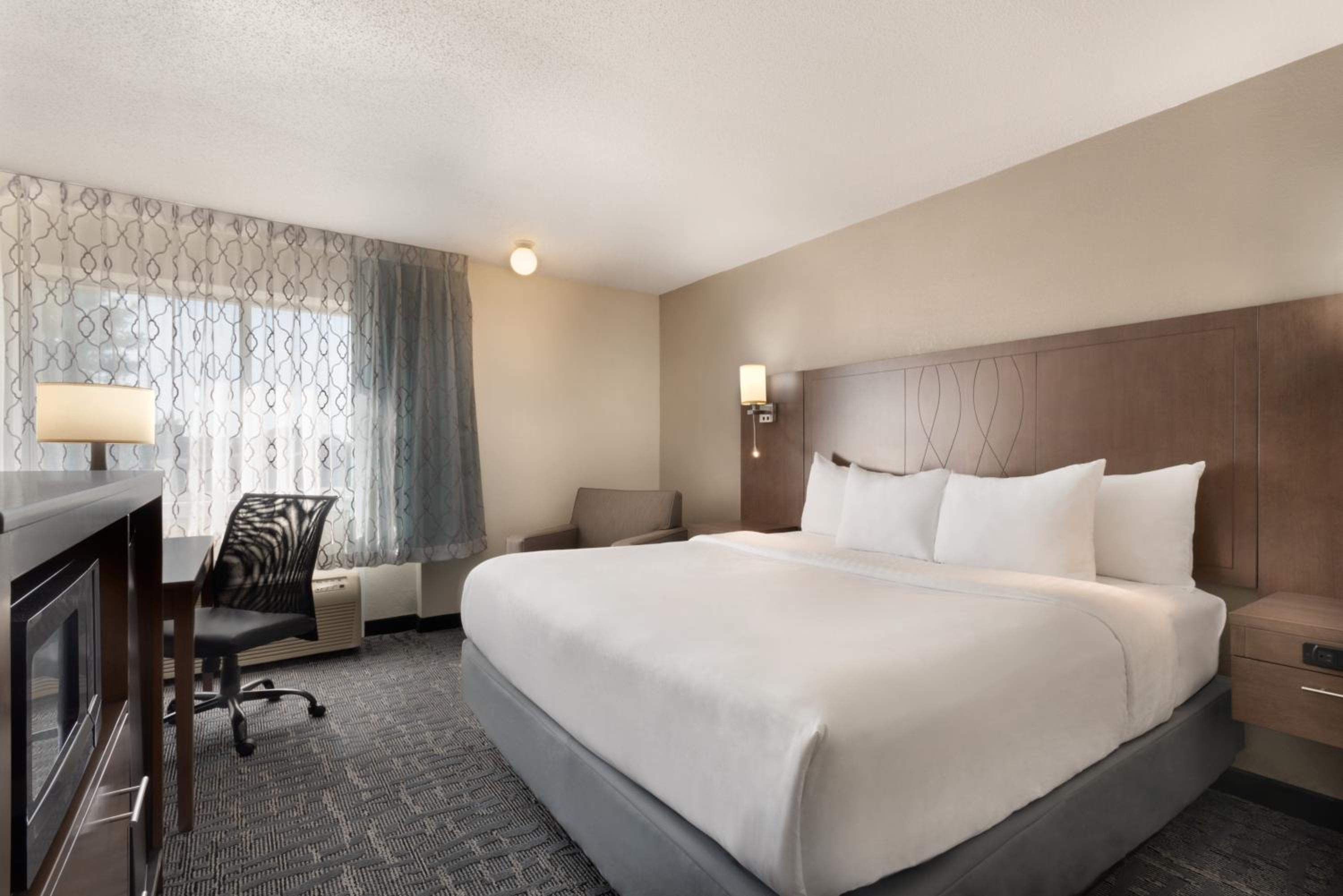 King Room - Non-Smoking photo 1