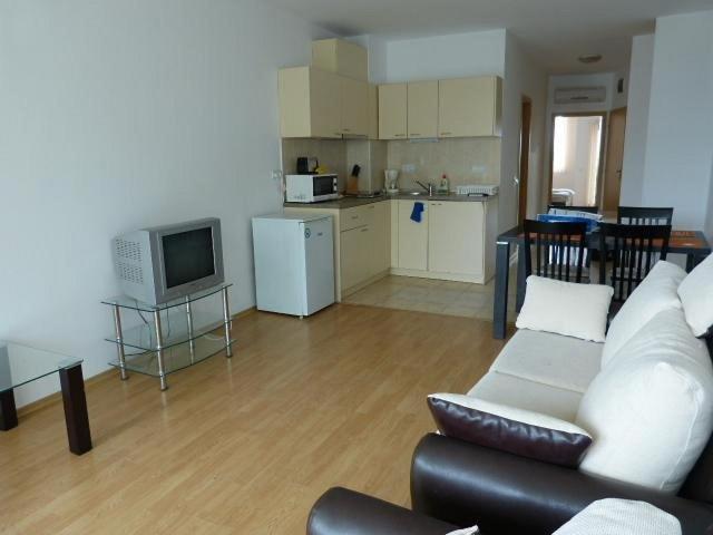 One-Bedroom Standard Apartment photo 1