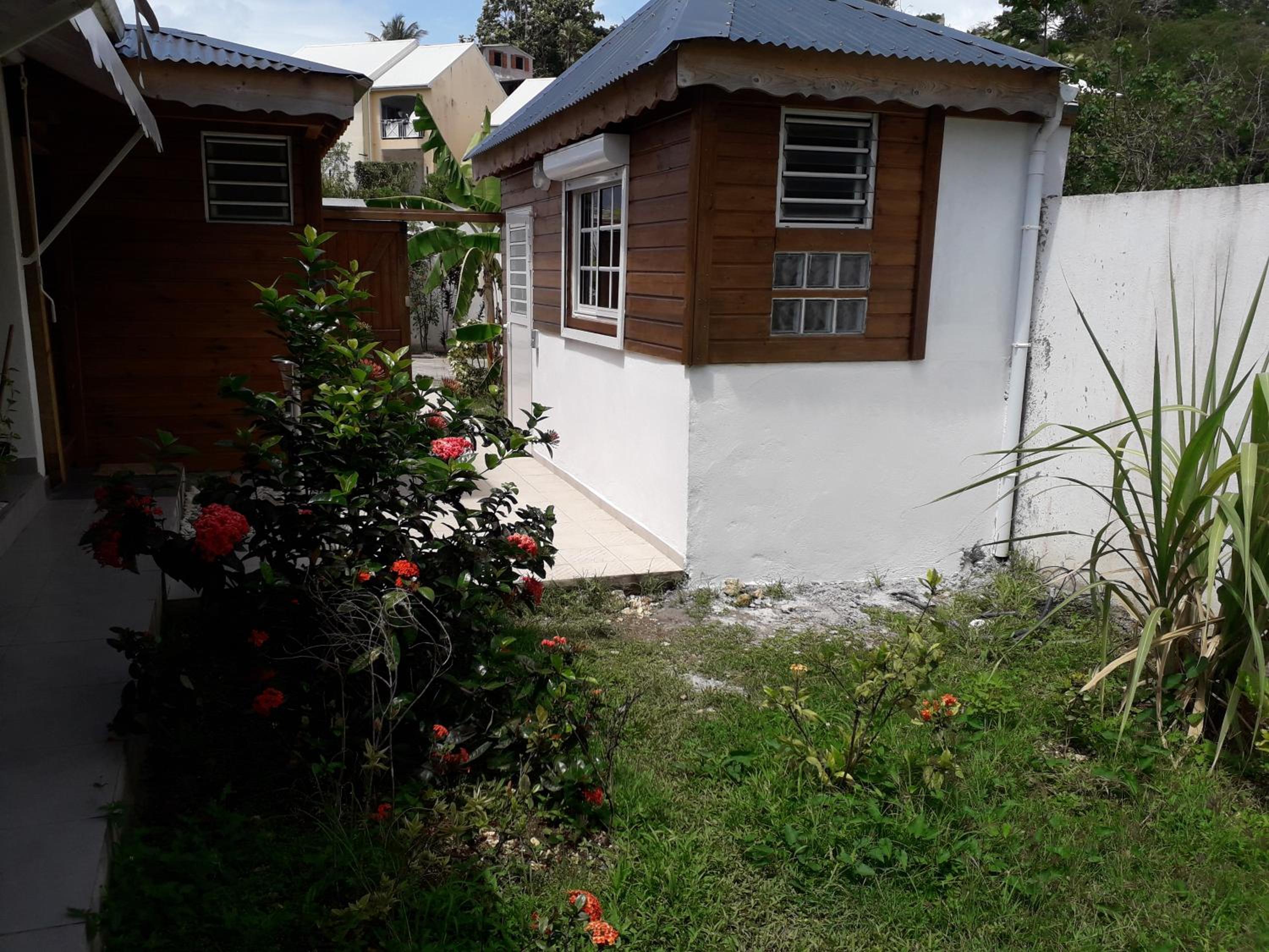 Deluxe Bungalow with Garden View photo 3
