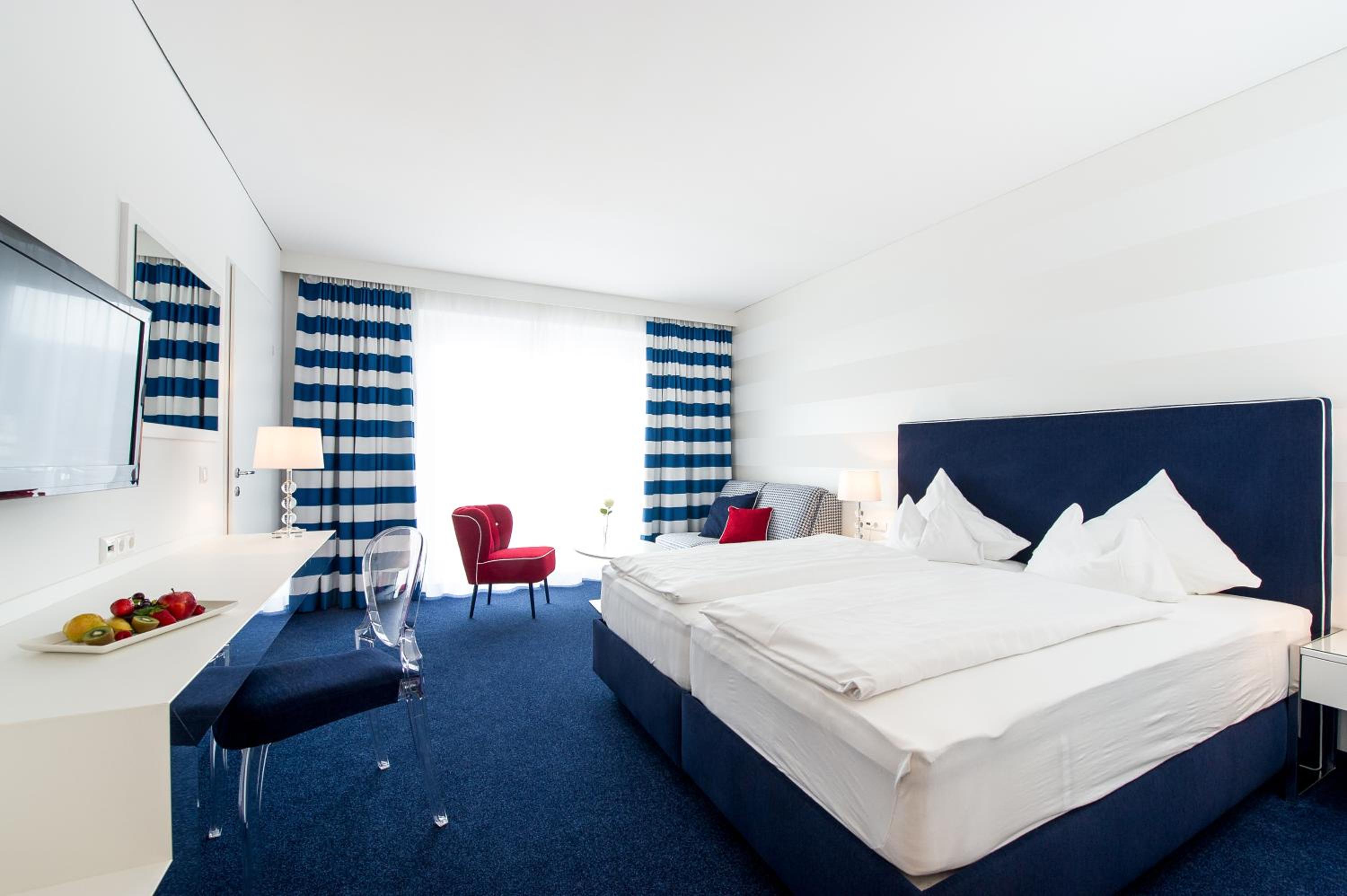 Deluxe Double Room with Balcony and Lake/Werzers Badehaus view - Photo 5
