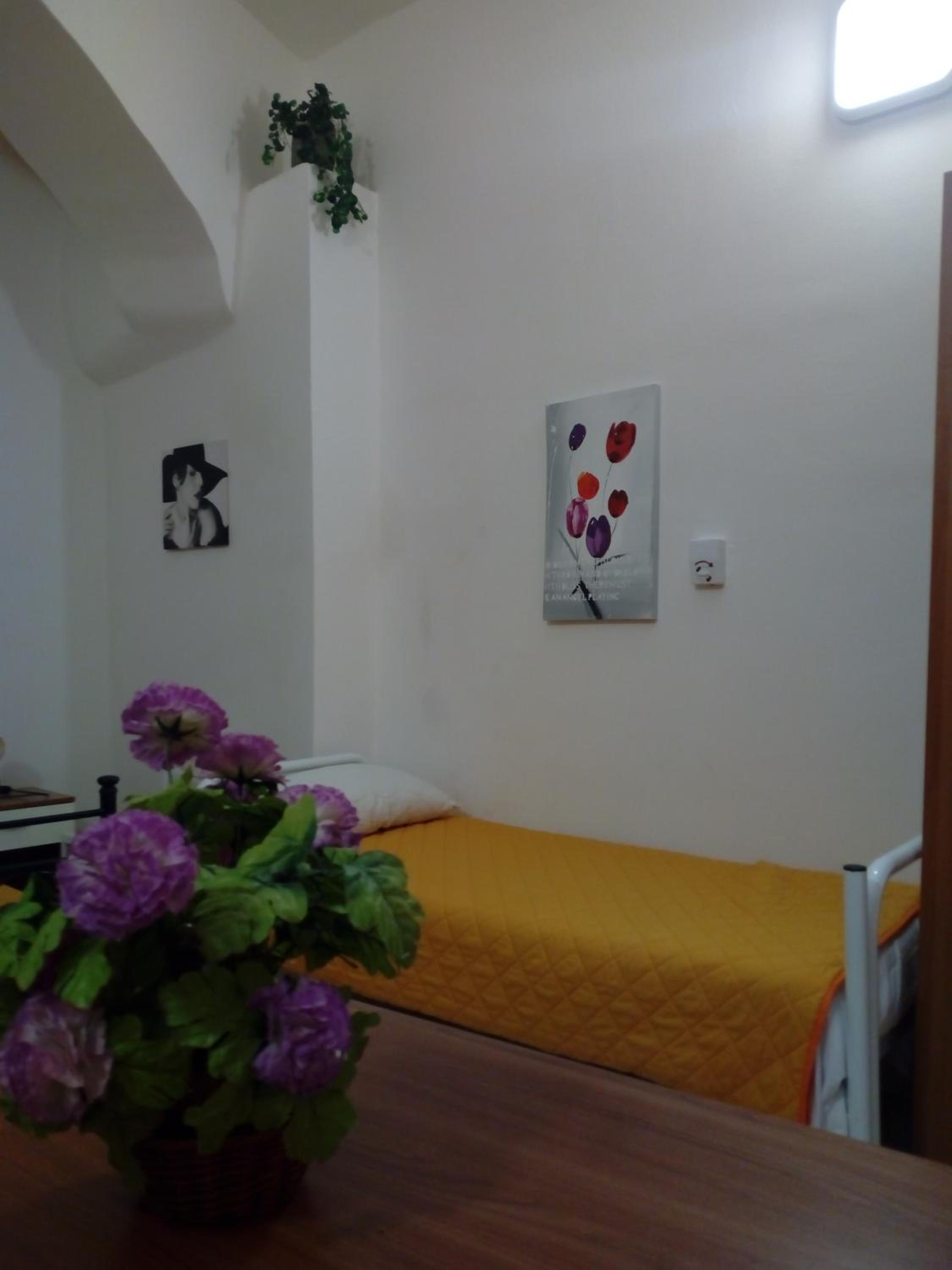 Family Room with Private Bathroom - Photo 6