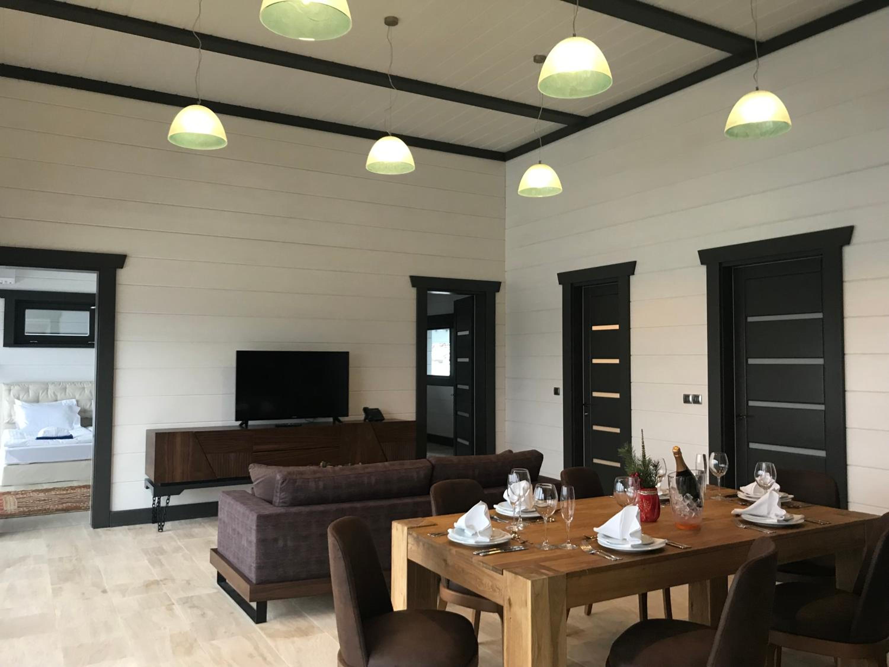 Three-Bedroom Villa - Photo 7