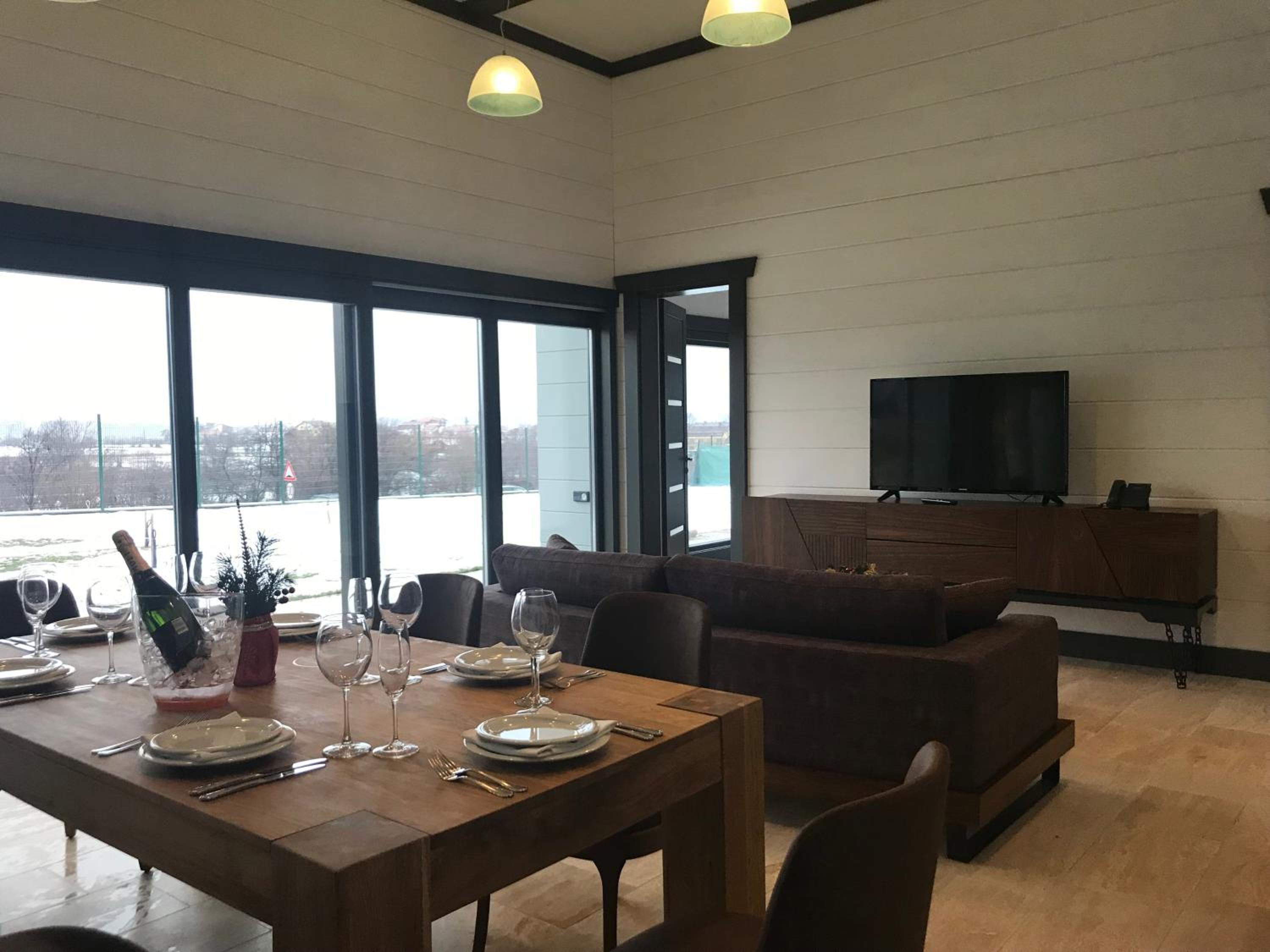 Three-Bedroom Villa - Photo 8