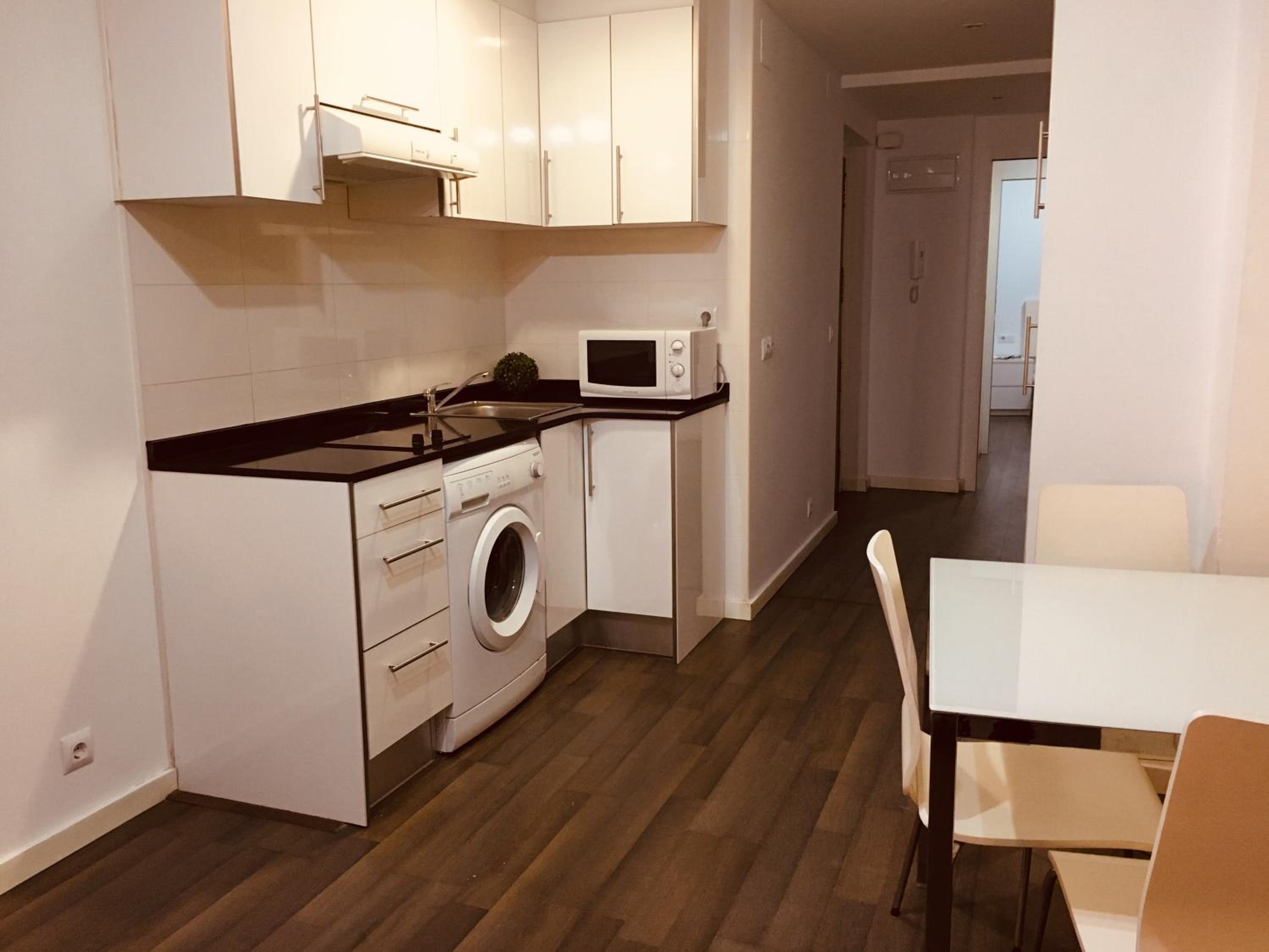 One-Bedroom Apartment - Photo 3