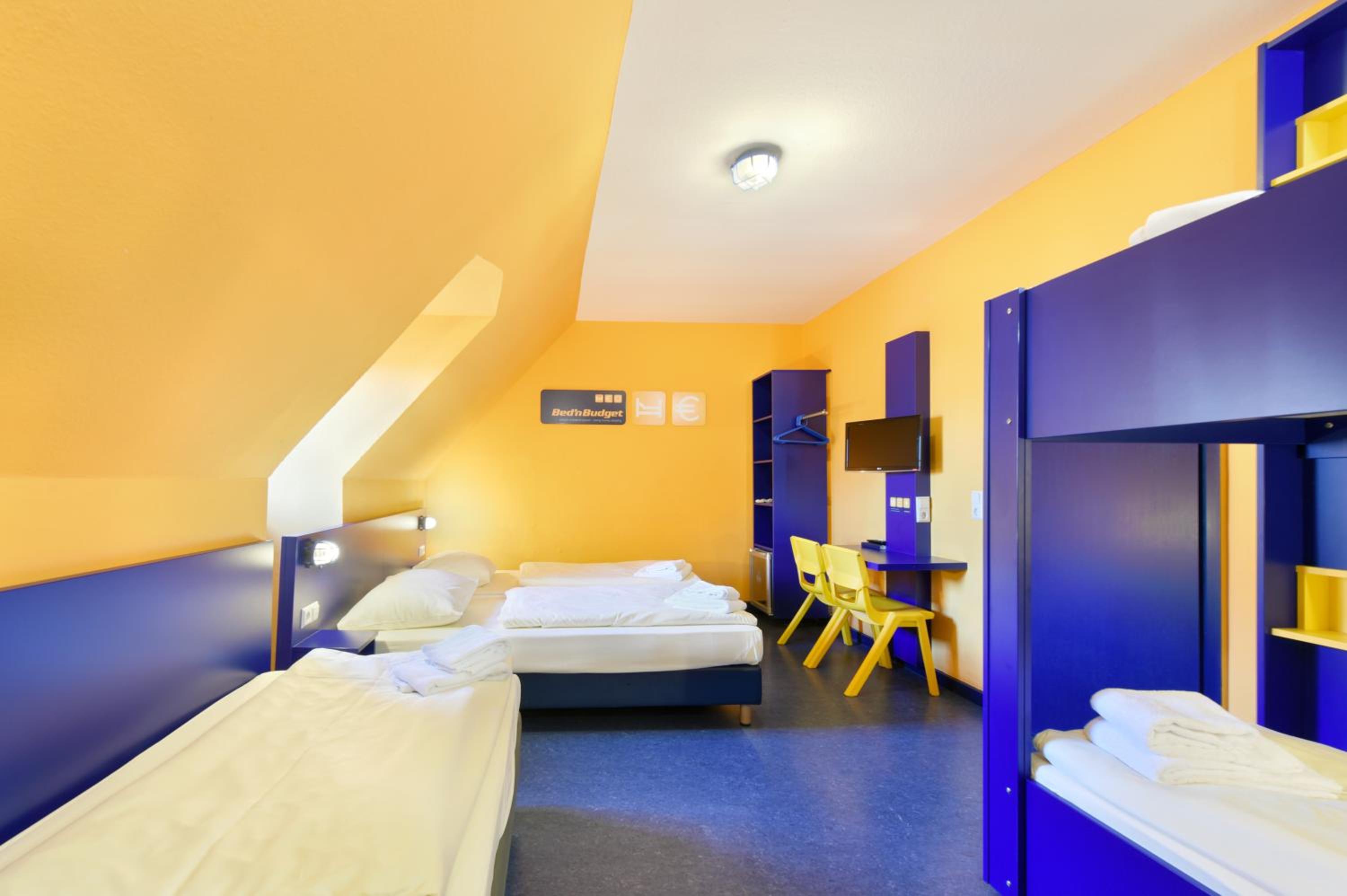 5 Bed Room with shared Bathroom