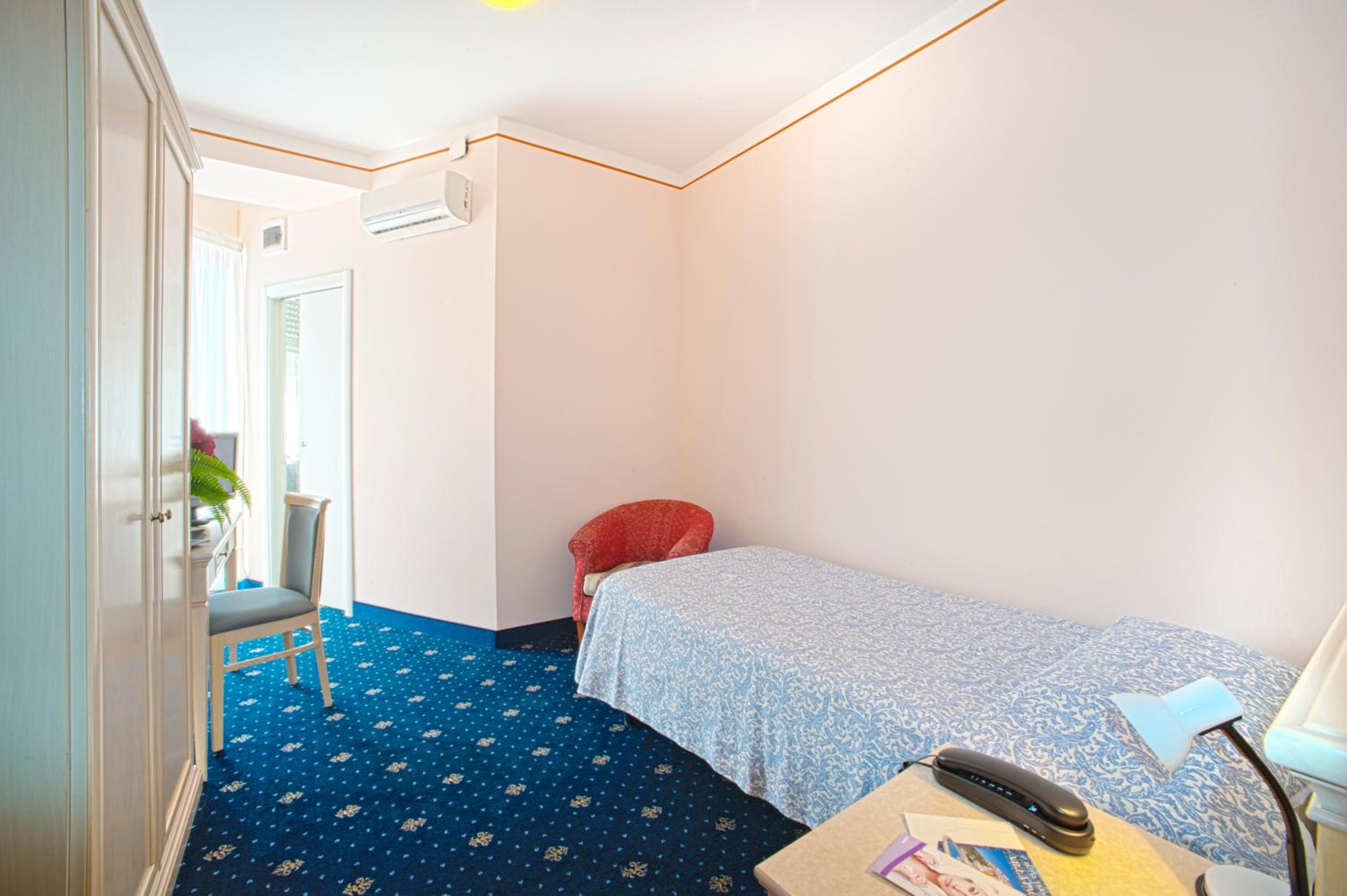 Single Room photo 1
