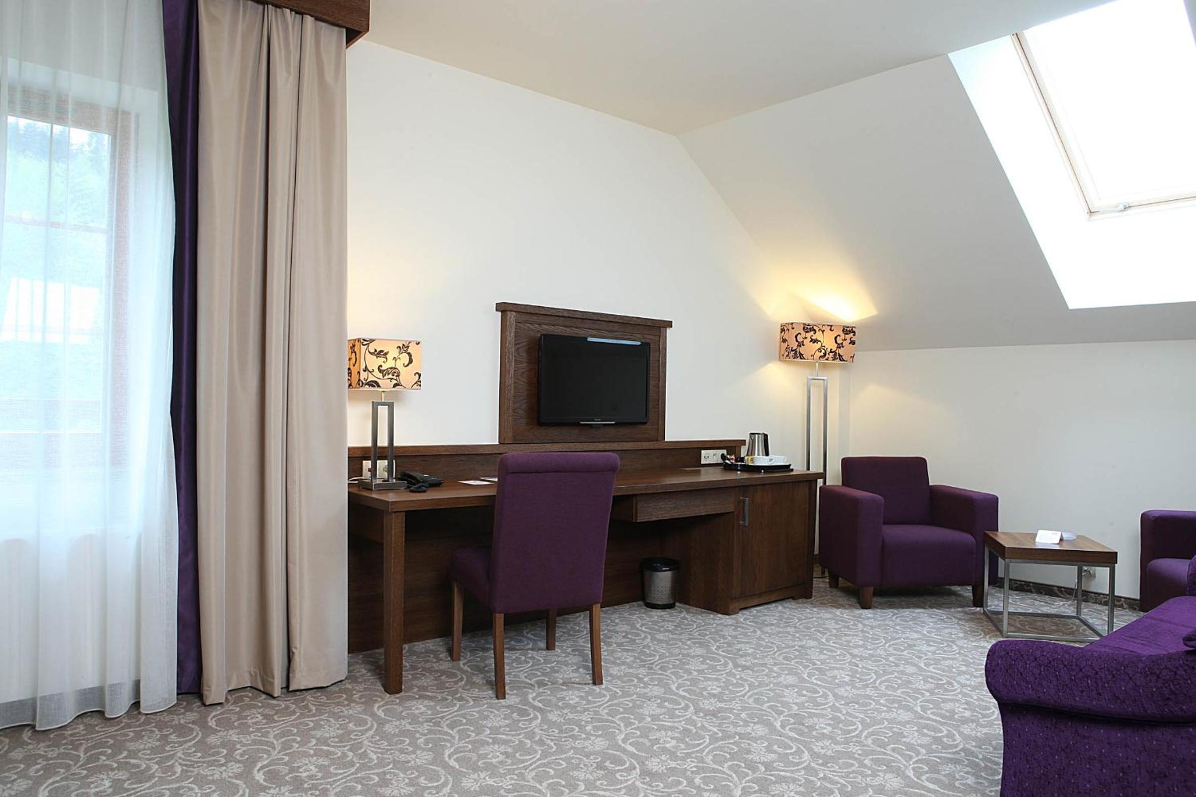 Privilege Room with 2 Connecting Zip Beds - Photo 10
