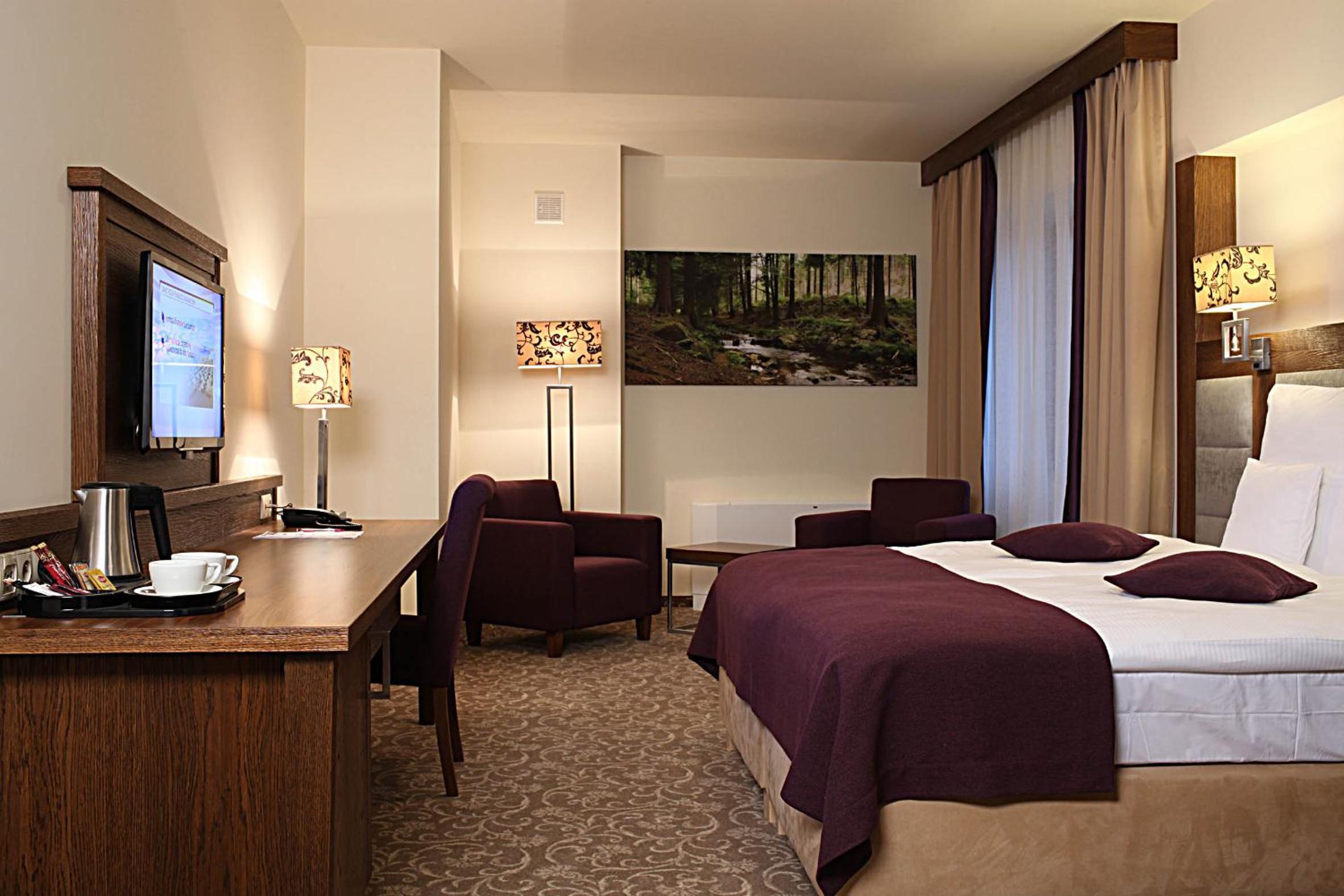 Privilege Room with 2 Connecting Zip Beds - Photo 4