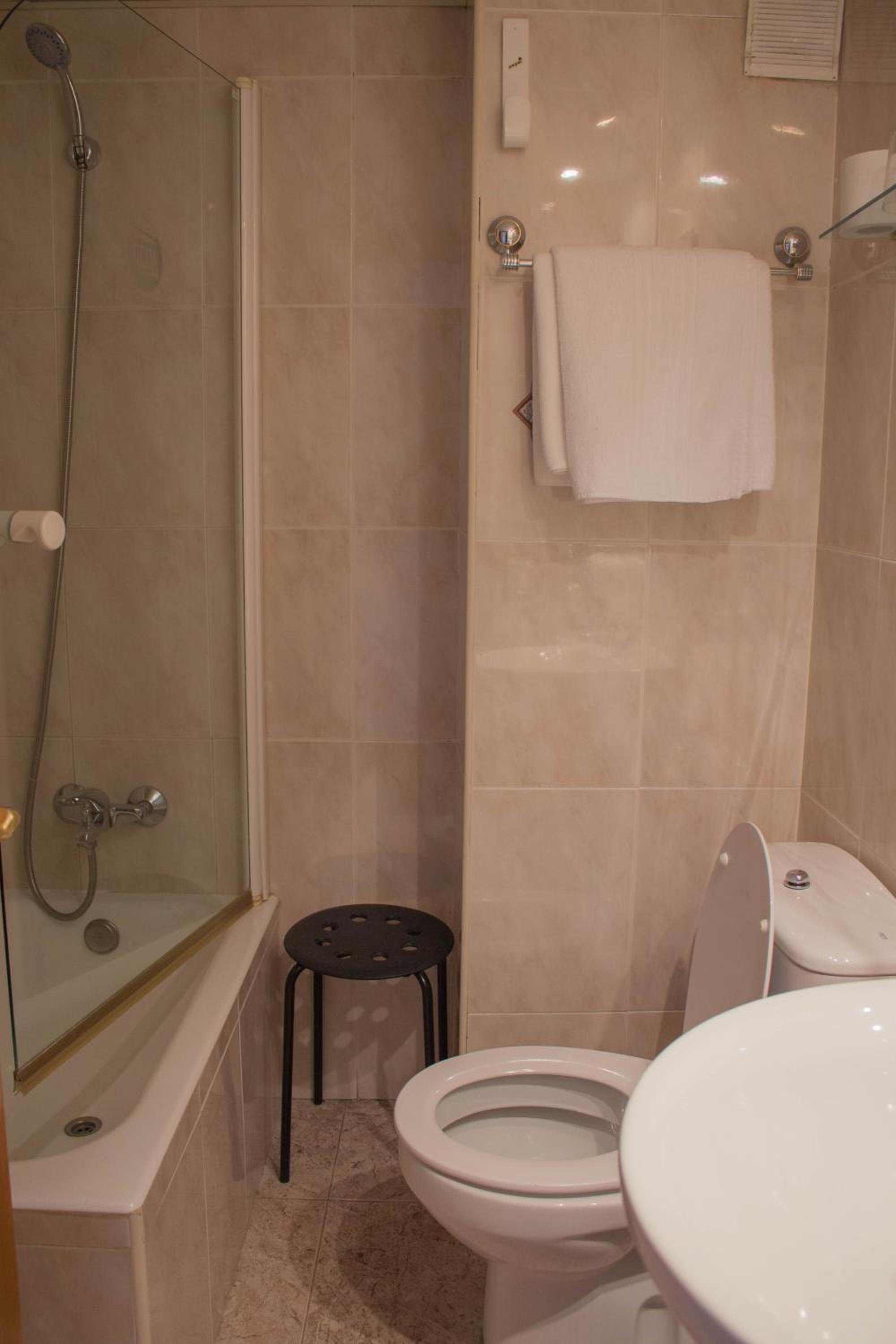 Double Room with Private Bathroom photo 3