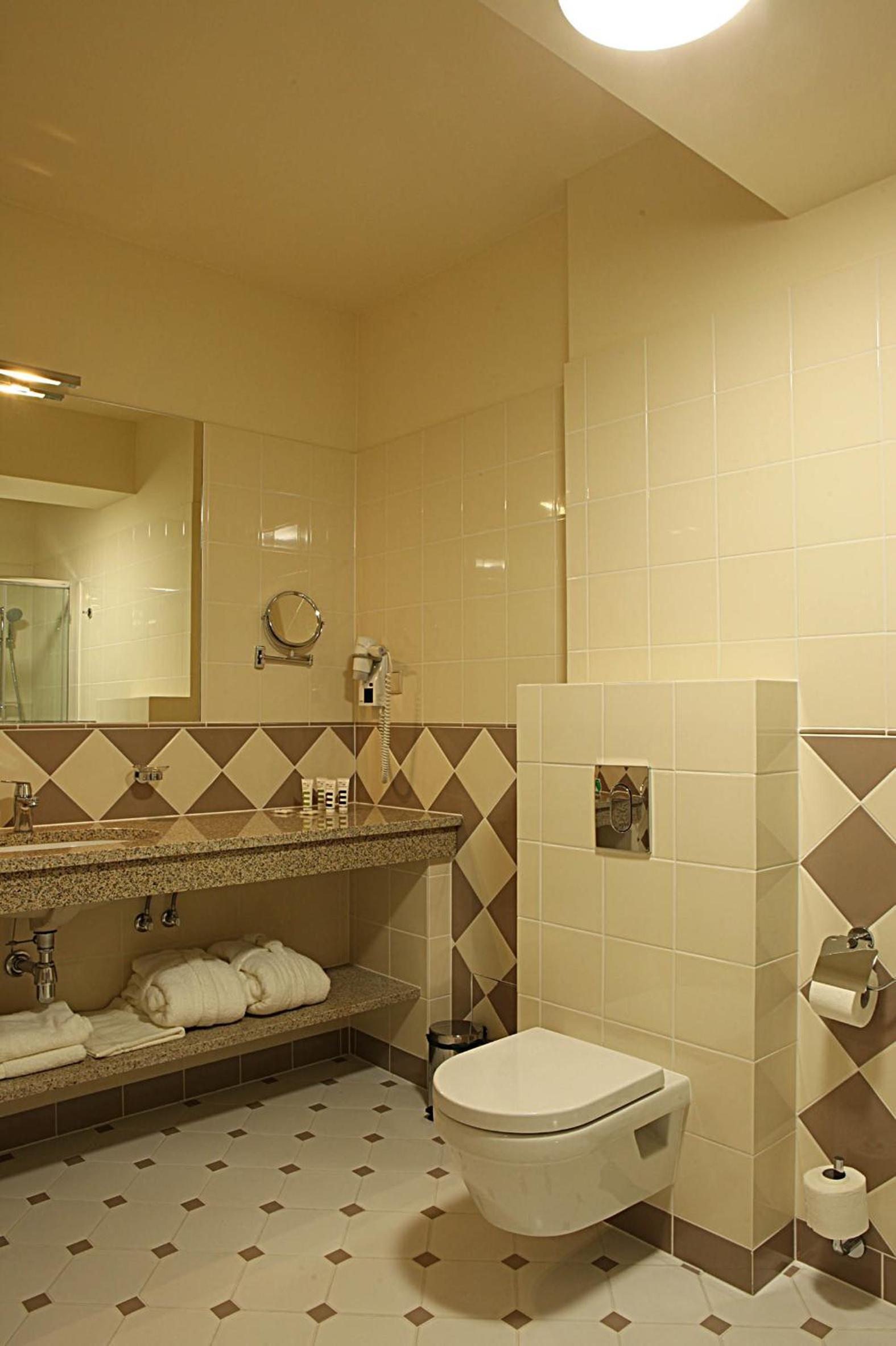 Superior Room with 2 Connecting Zip Beds and Sofa - Photo 3