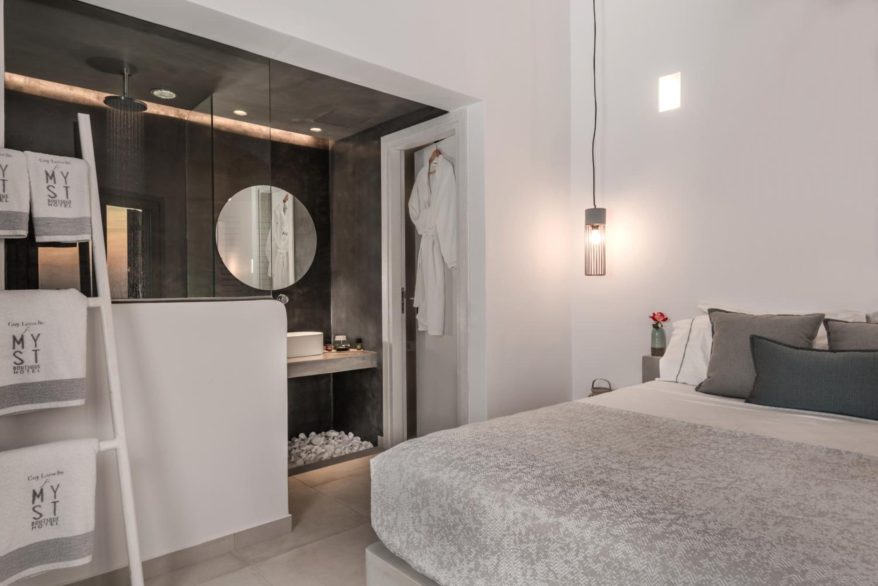  Supreme Suite with Outdoor Hot Tub and Sea View photo 3
