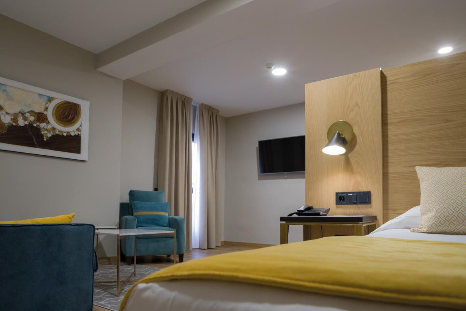 Superior King Room - Photo 13