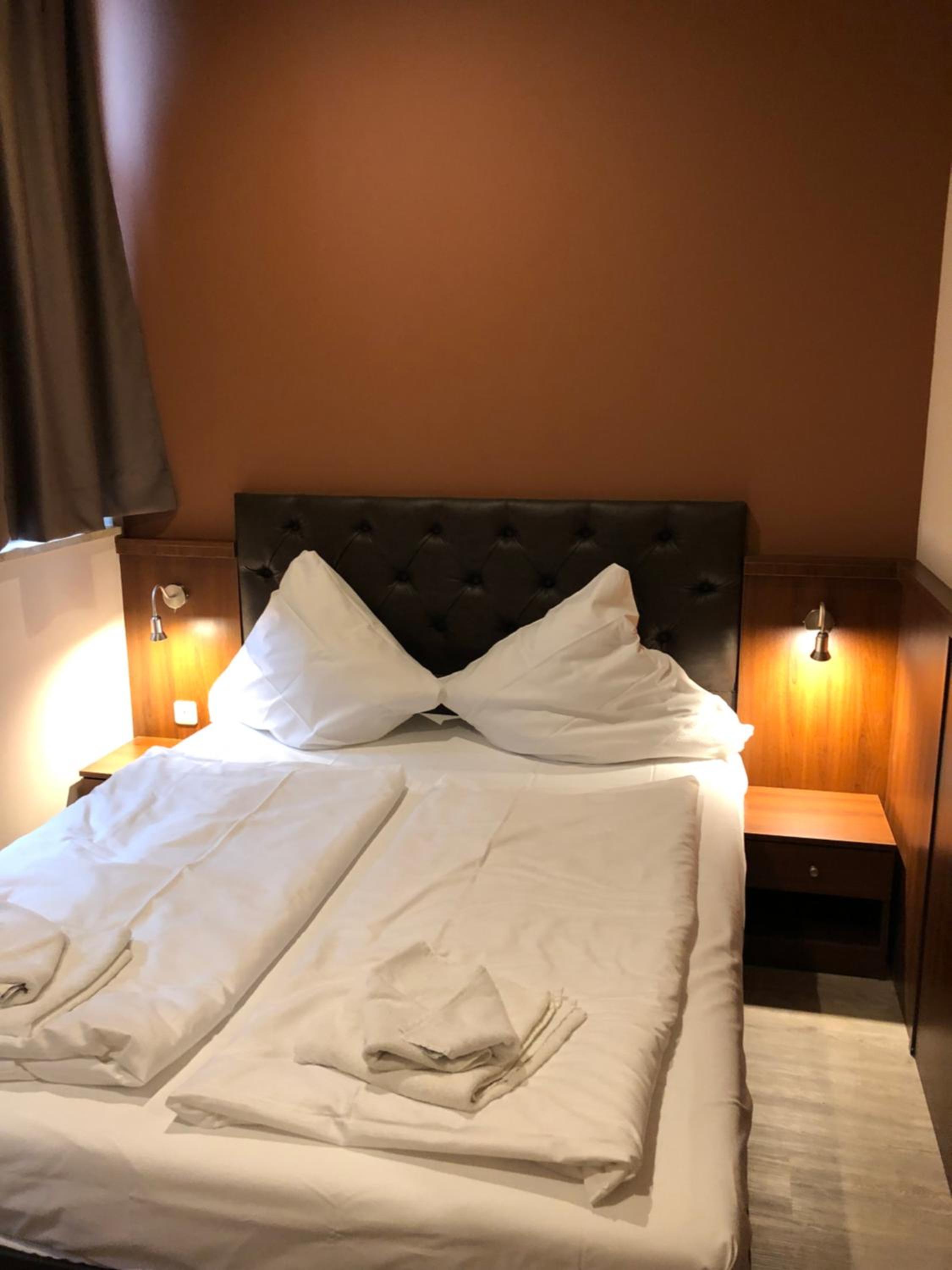 Double or Twin Room - Photo 11