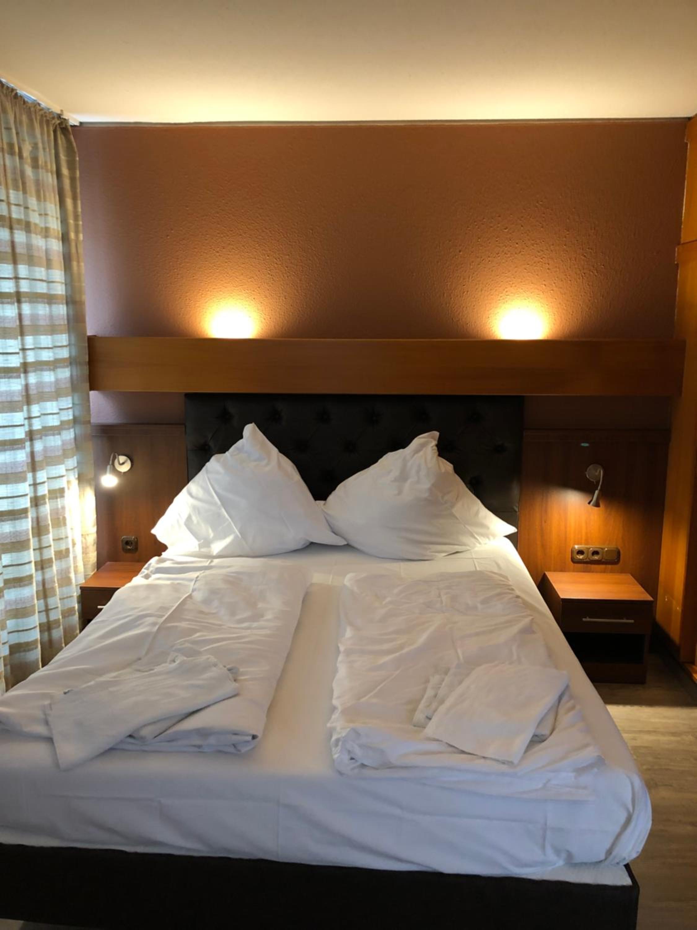 Double or Twin Room - Photo 4