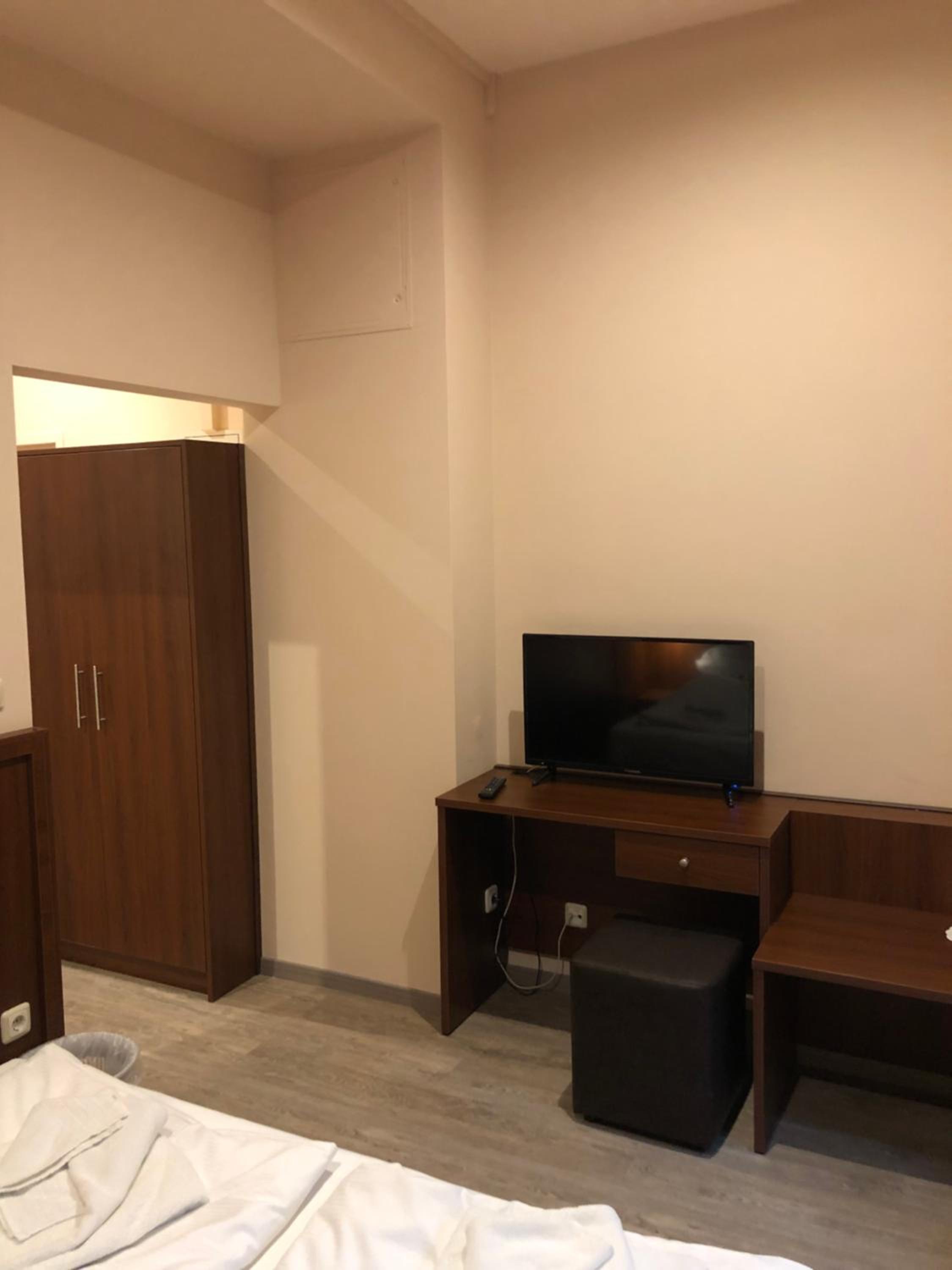 Double or Twin Room - Photo 9