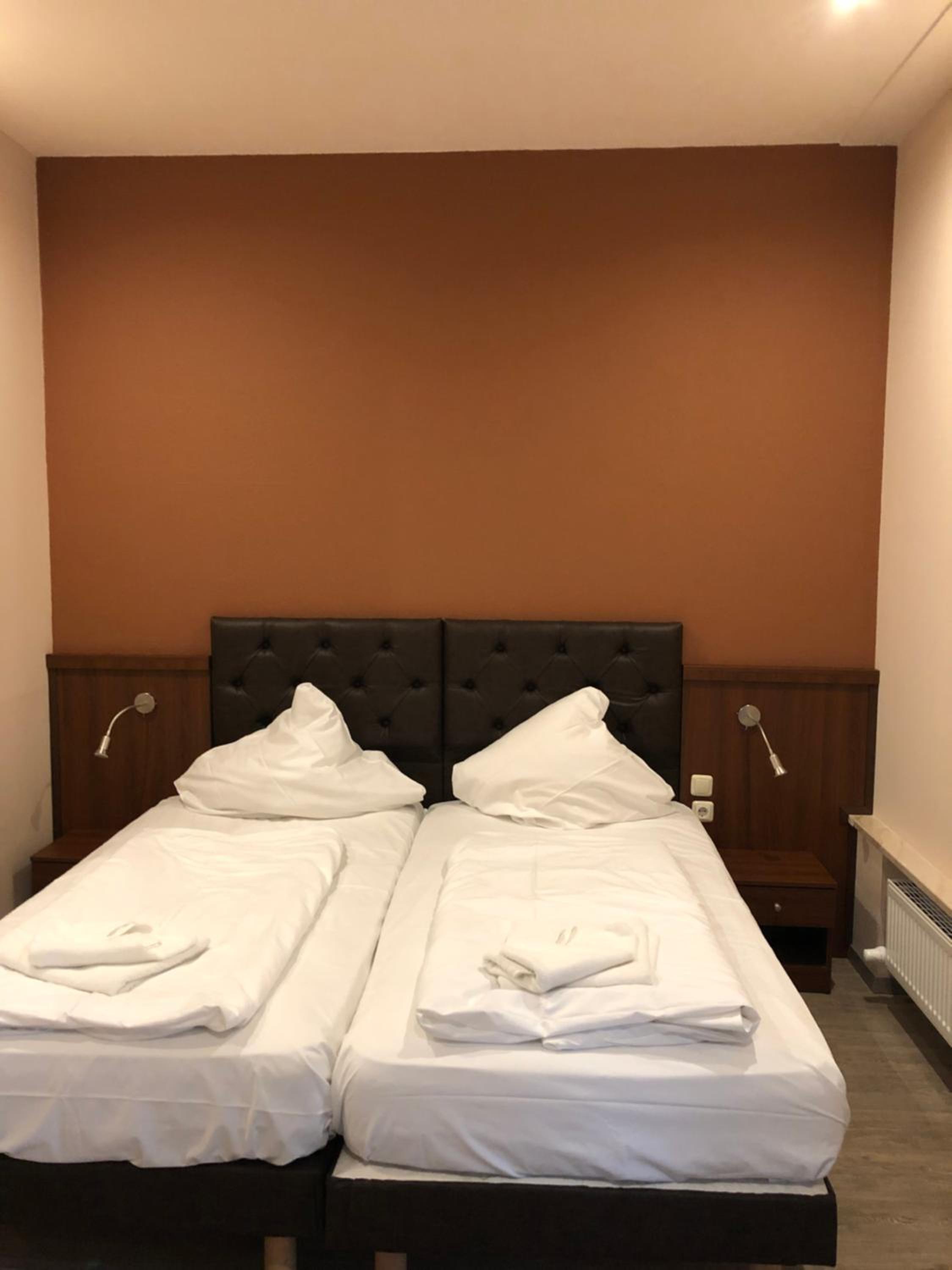 Double or Twin Room - Photo 8