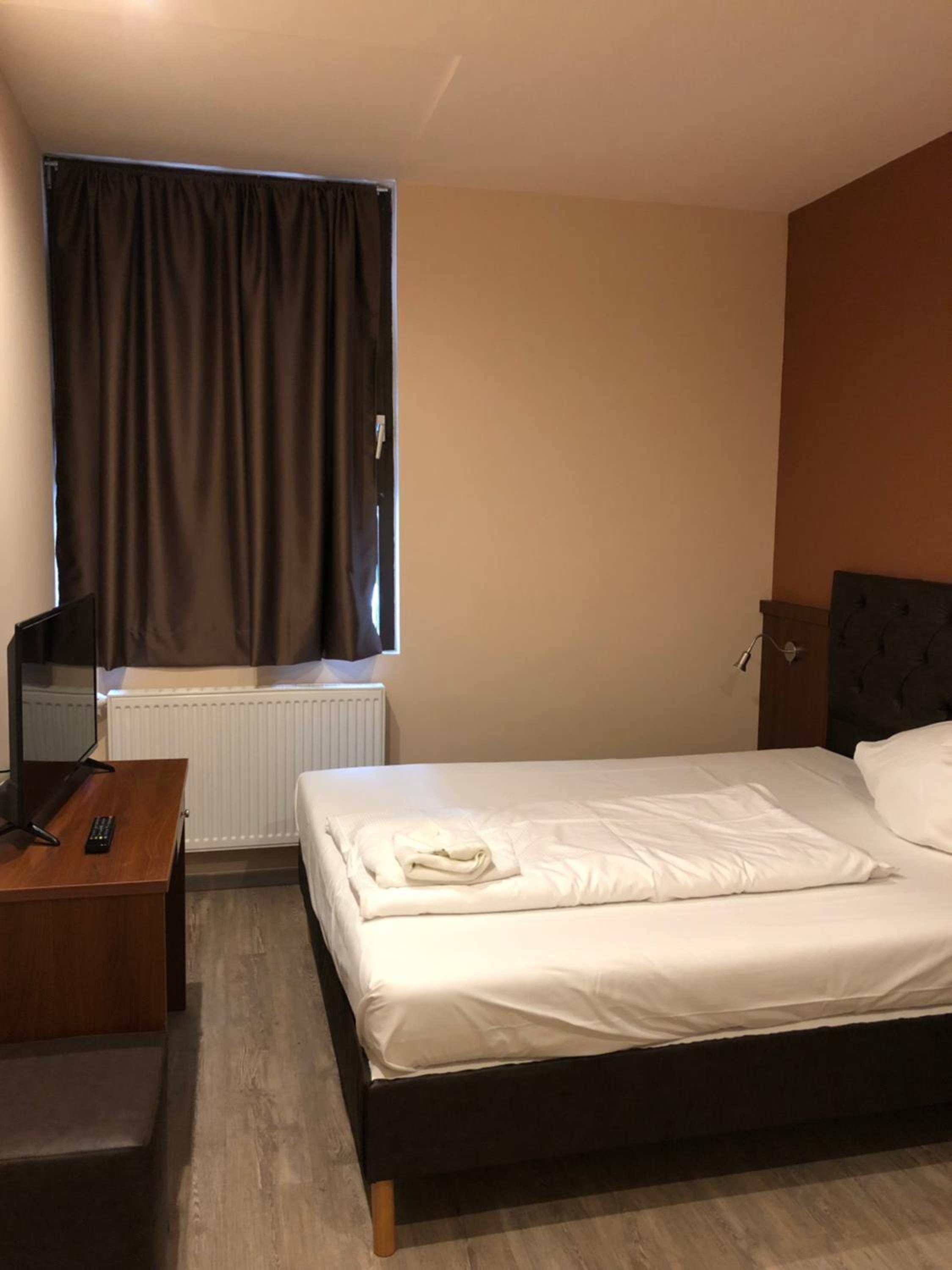 Double or Twin Room - Photo 7