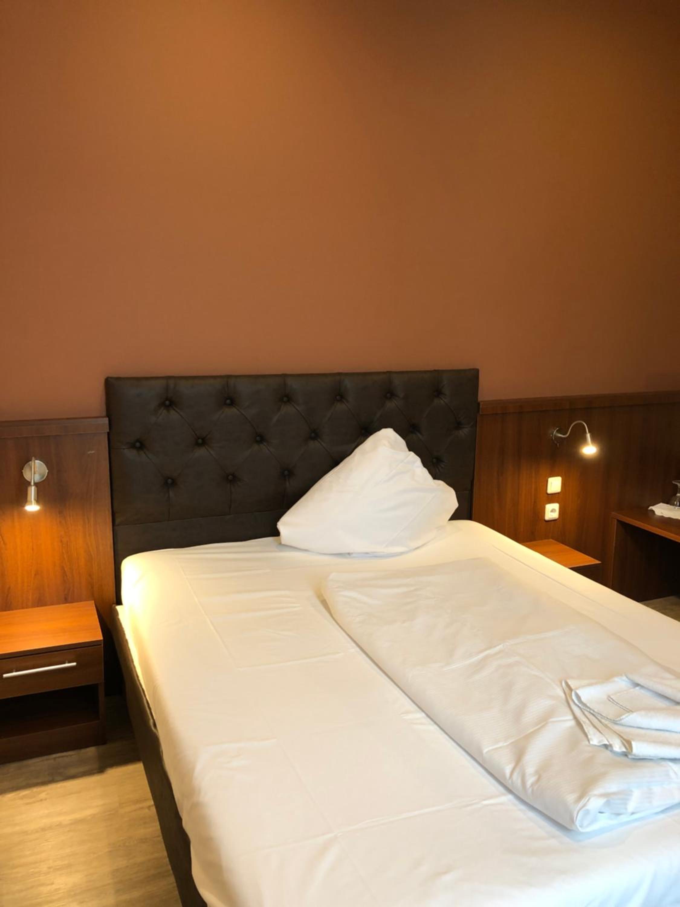 Double or Twin Room - Photo 6