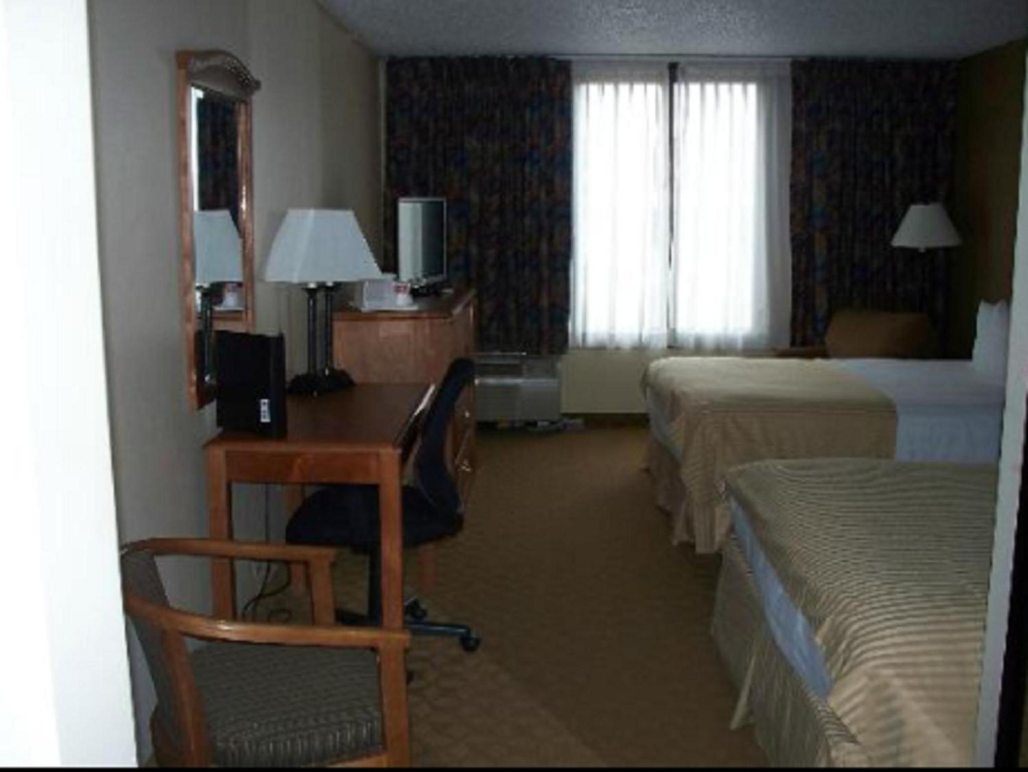 2 Queen Beds, Non-Smoking - Photo 3