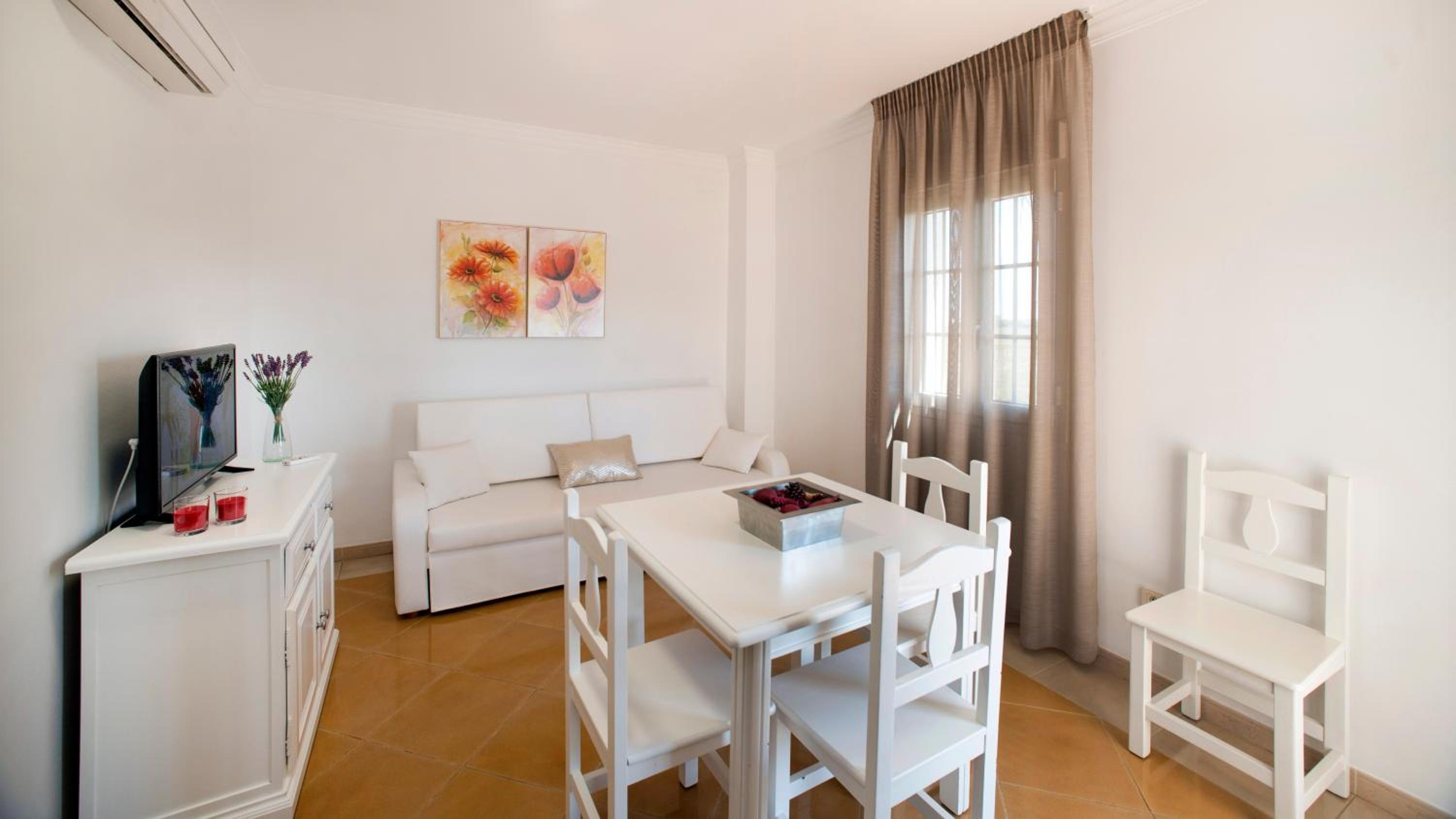 One-Bedroom Apartment with Pool View (2 Adults + 2 Children)