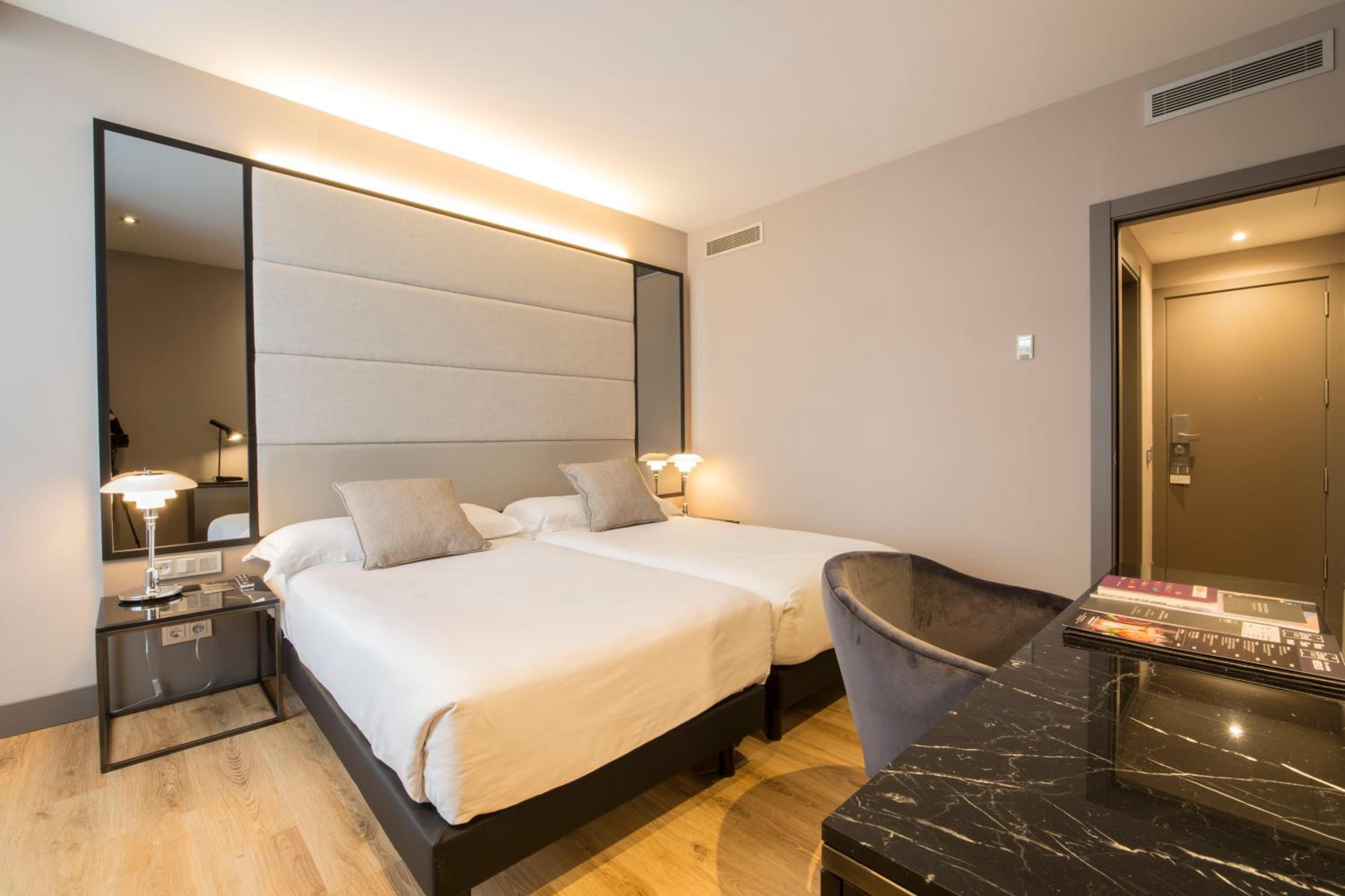 Double or Twin Room - Photo 6