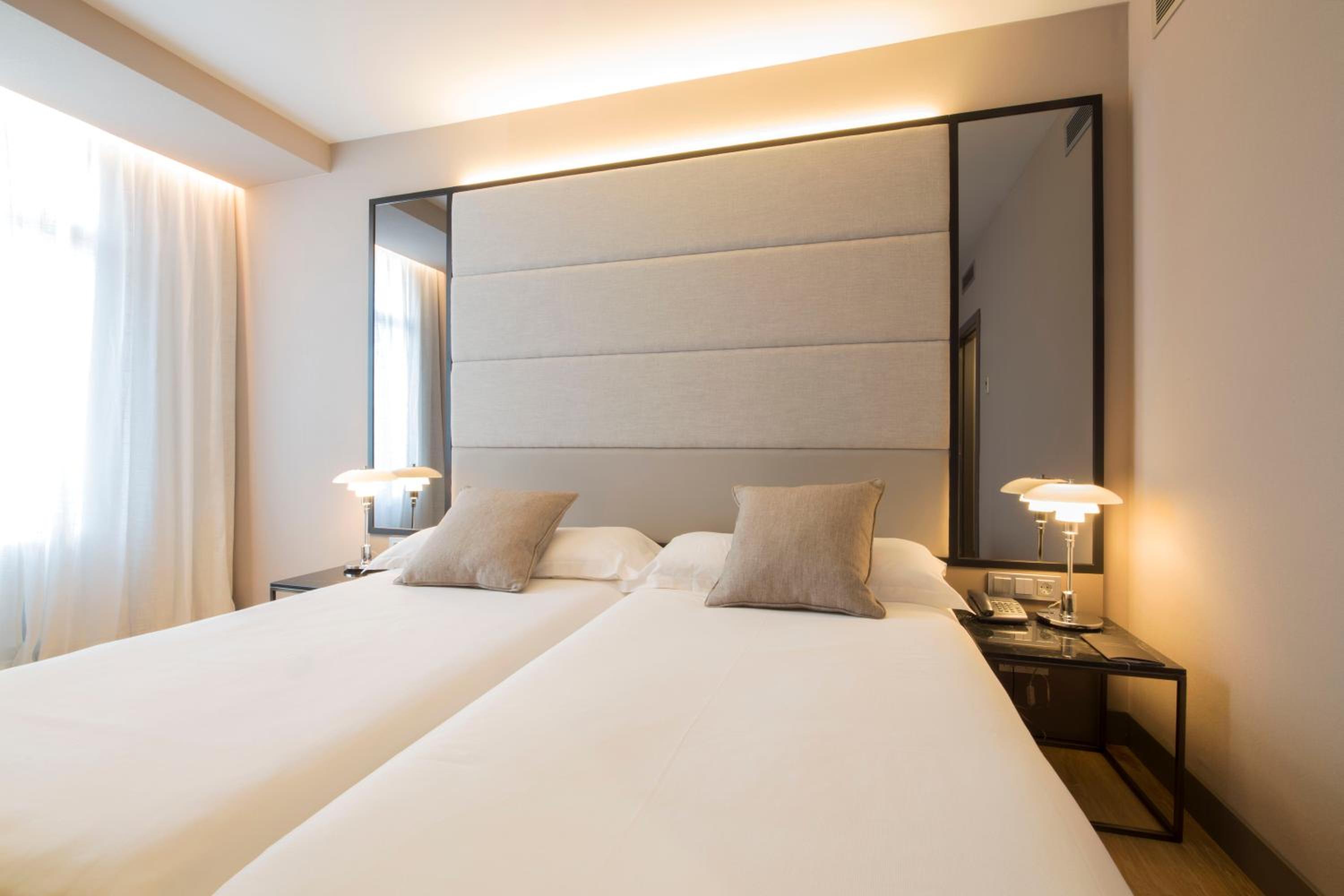 Double or Twin Room - Photo 5