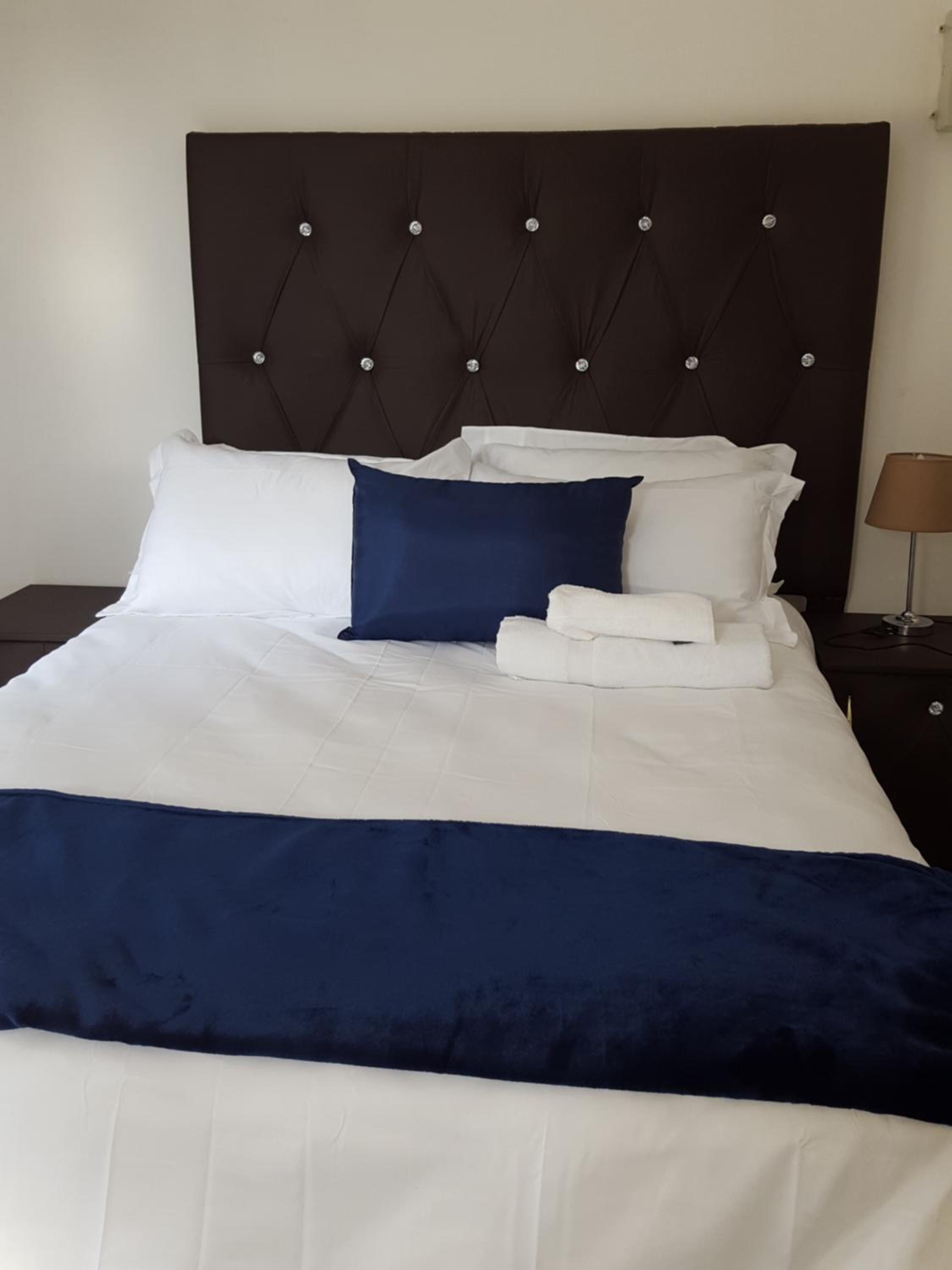 Double or Twin Room with Bathroom - Photo 6