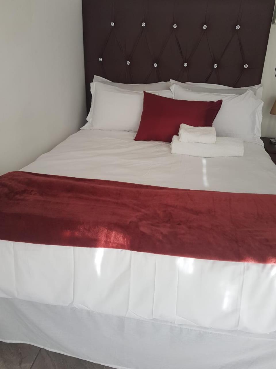 Double or Twin Room with Bathroom - Photo 7
