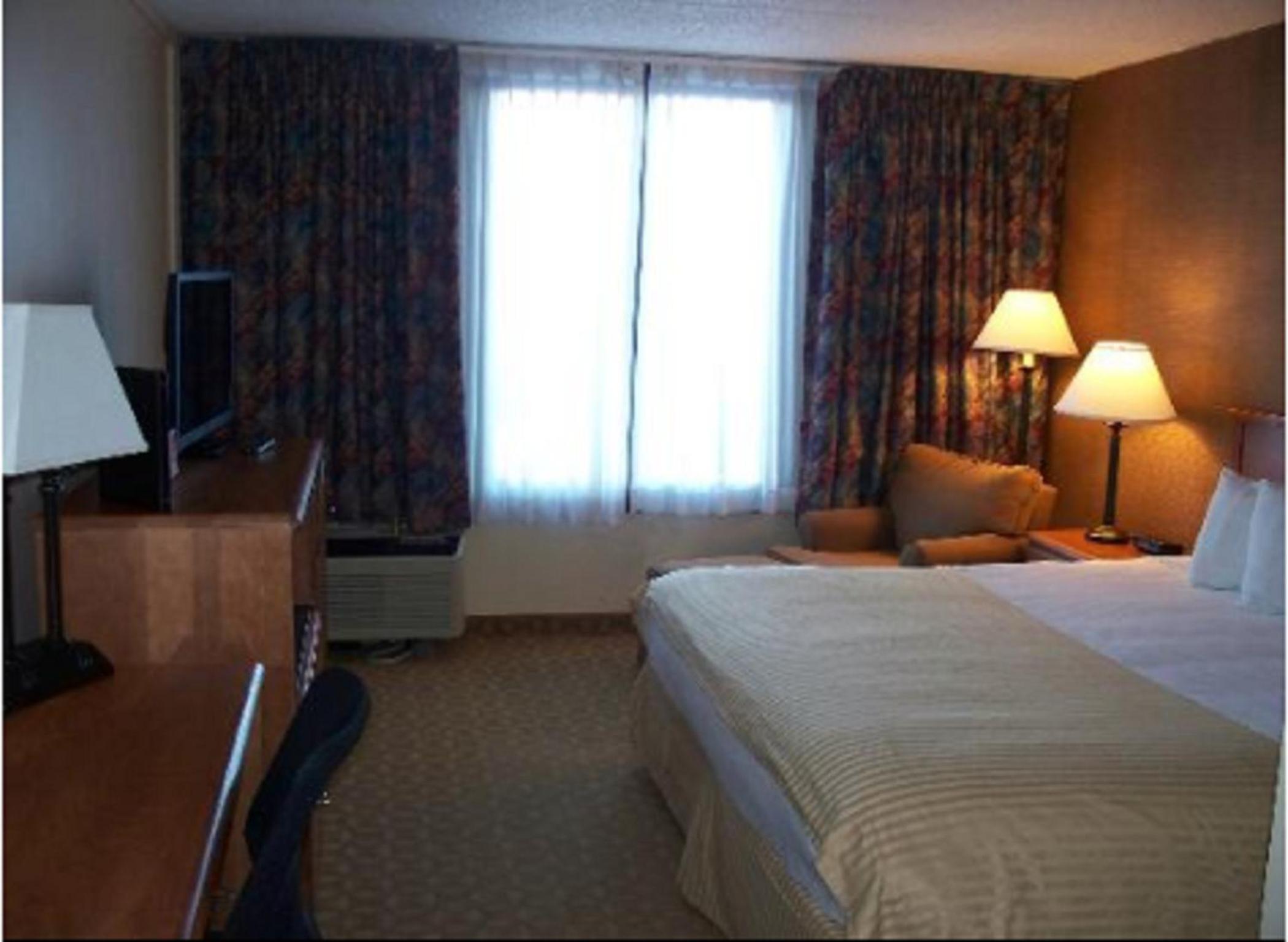 1 King Bed, Non-Smoking - Photo 2