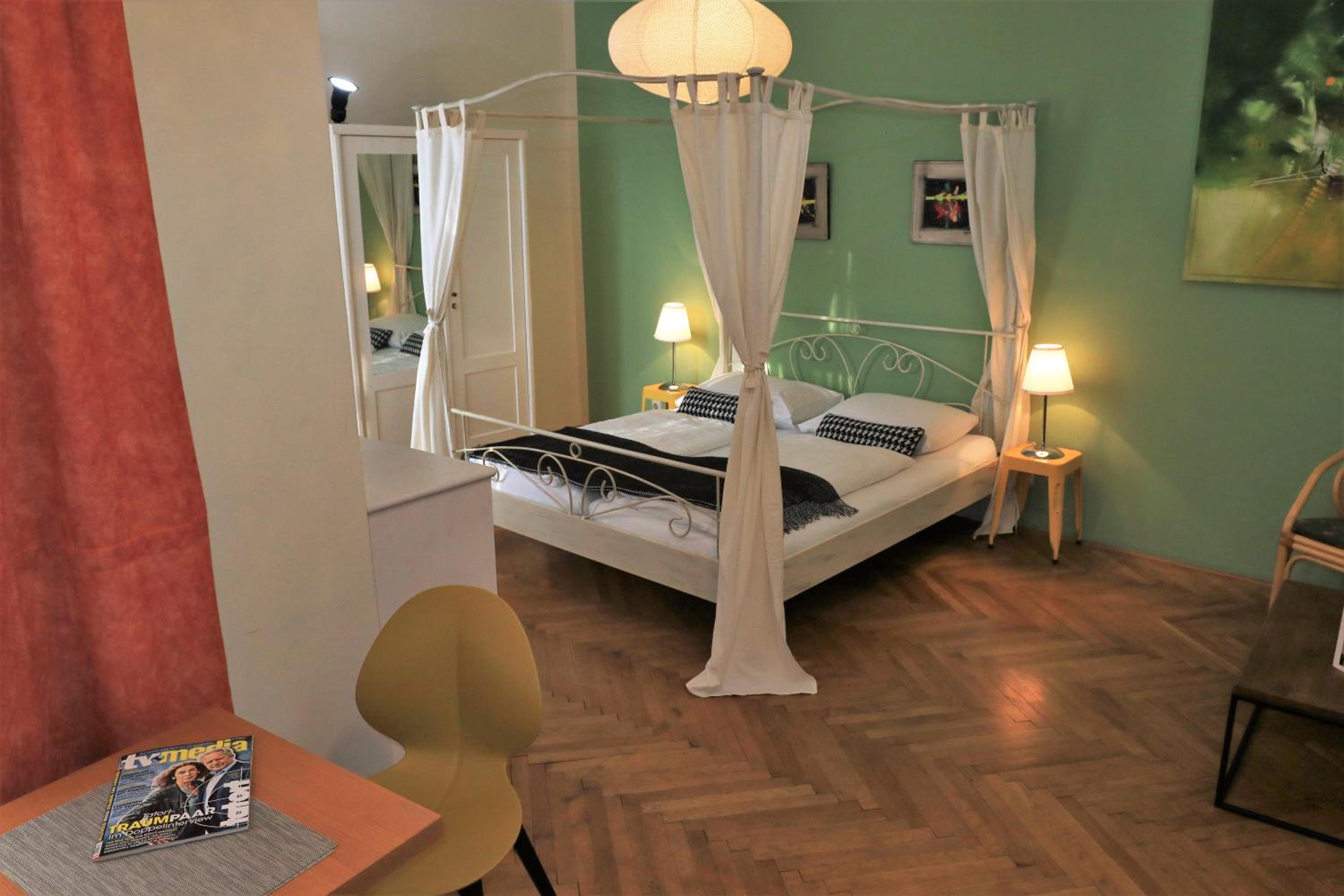 Studio Apartment photo 1