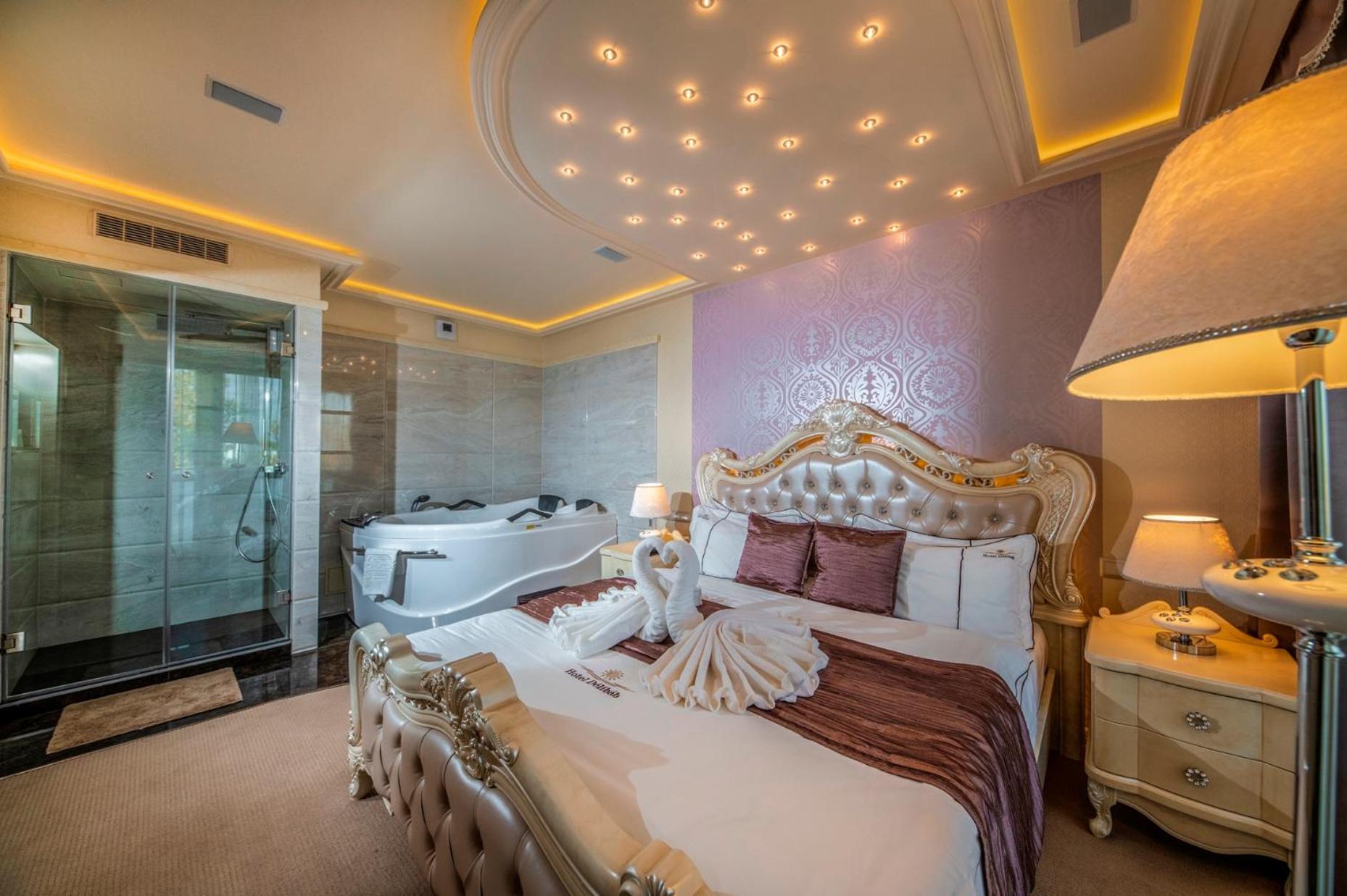 Honeymoon Suite - Photo 7