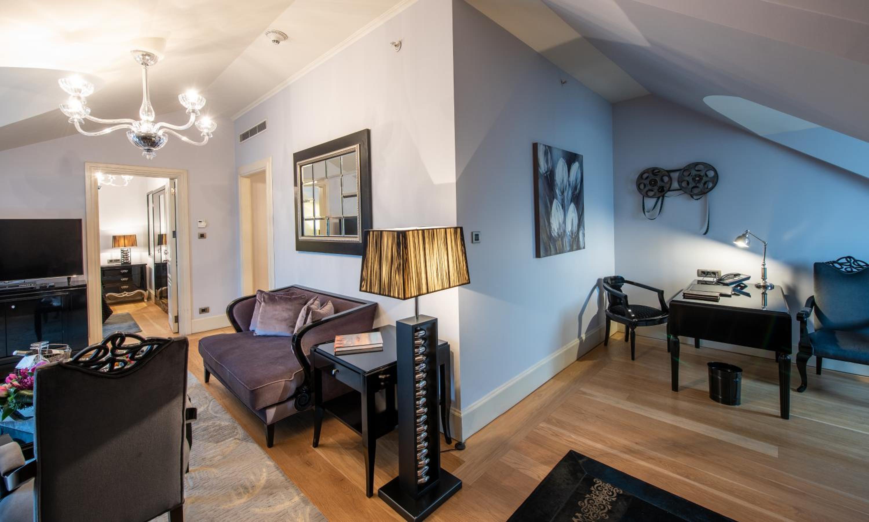 Alfred Hitchcock Suite photo 2