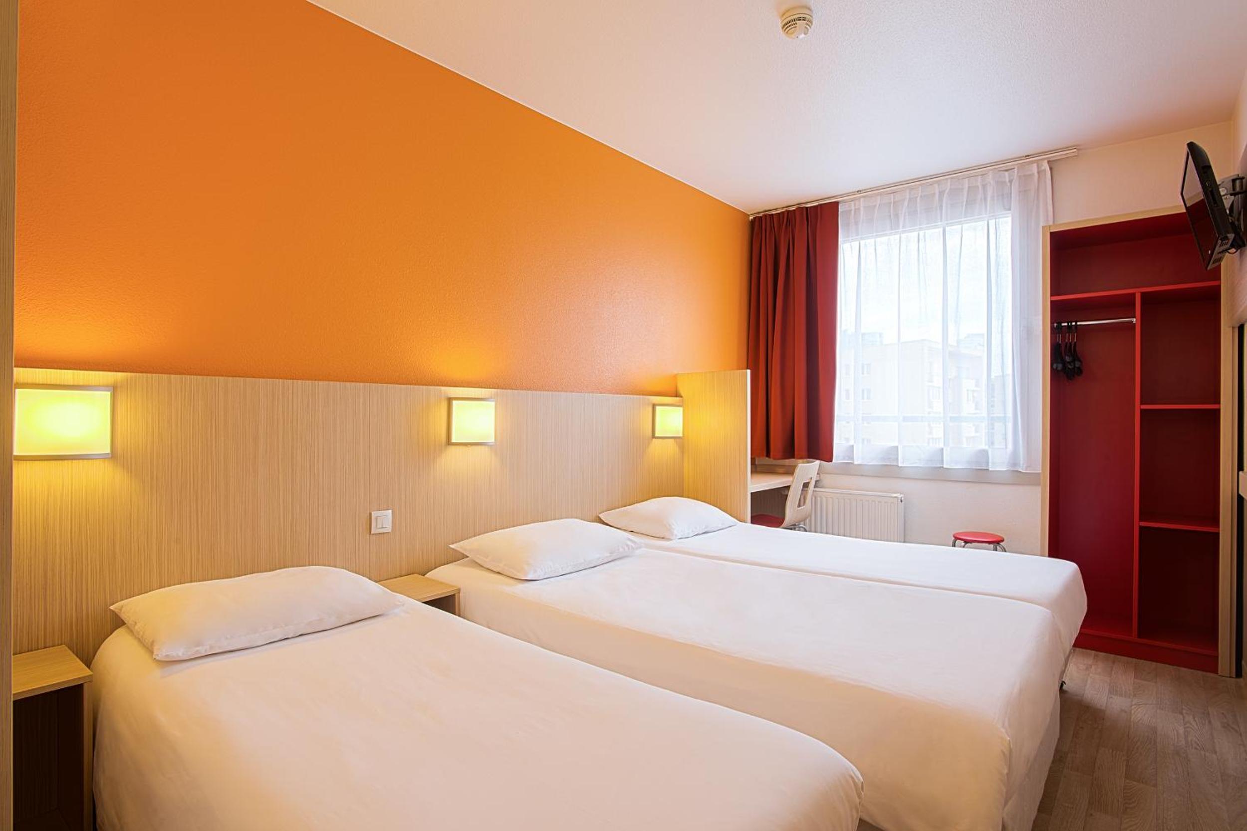 Triple Room (1 Double Bed + 1 Single Bed)