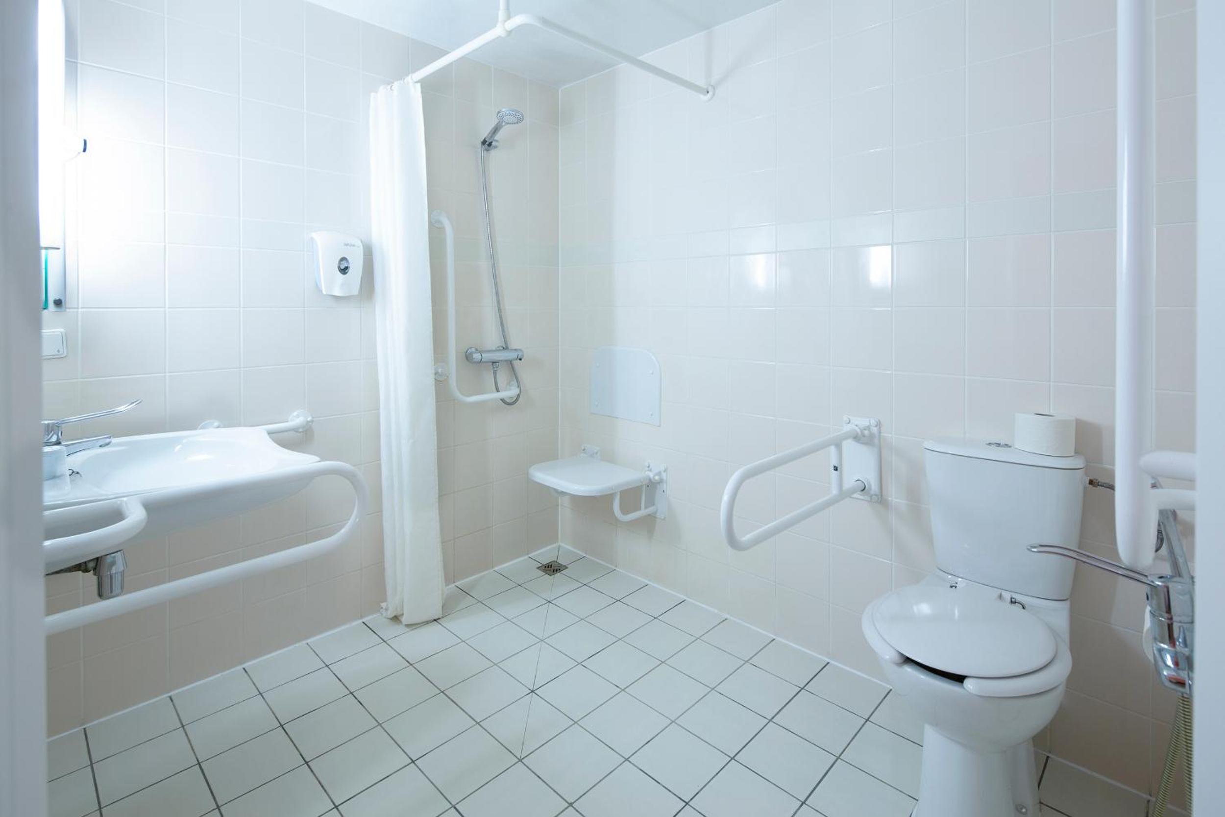 Triple Room (1 Double Bed + 1 Single Bed) photo 3